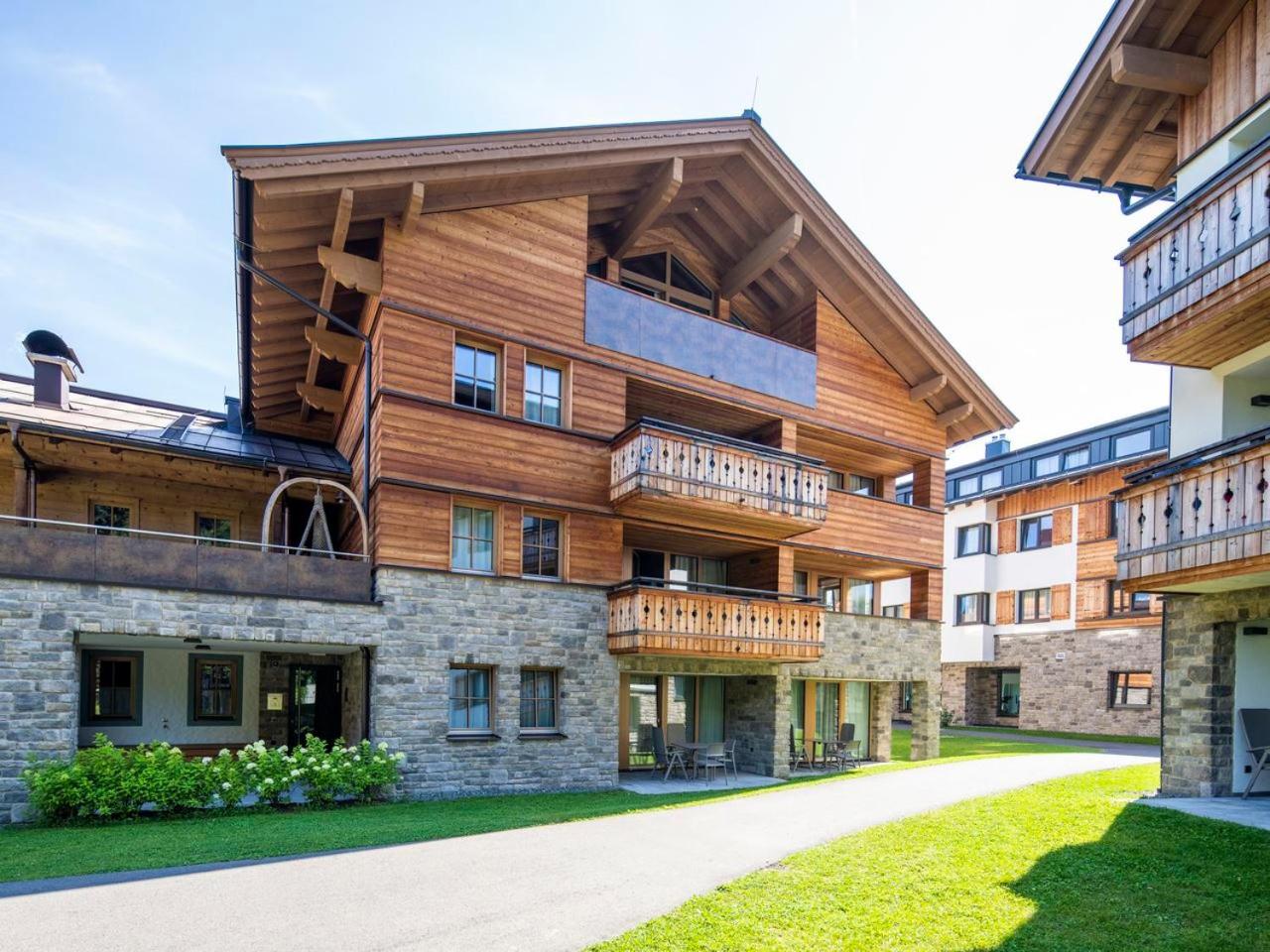 Luxury Two-Bedroom Apartment (4 Adults + 2 Children)