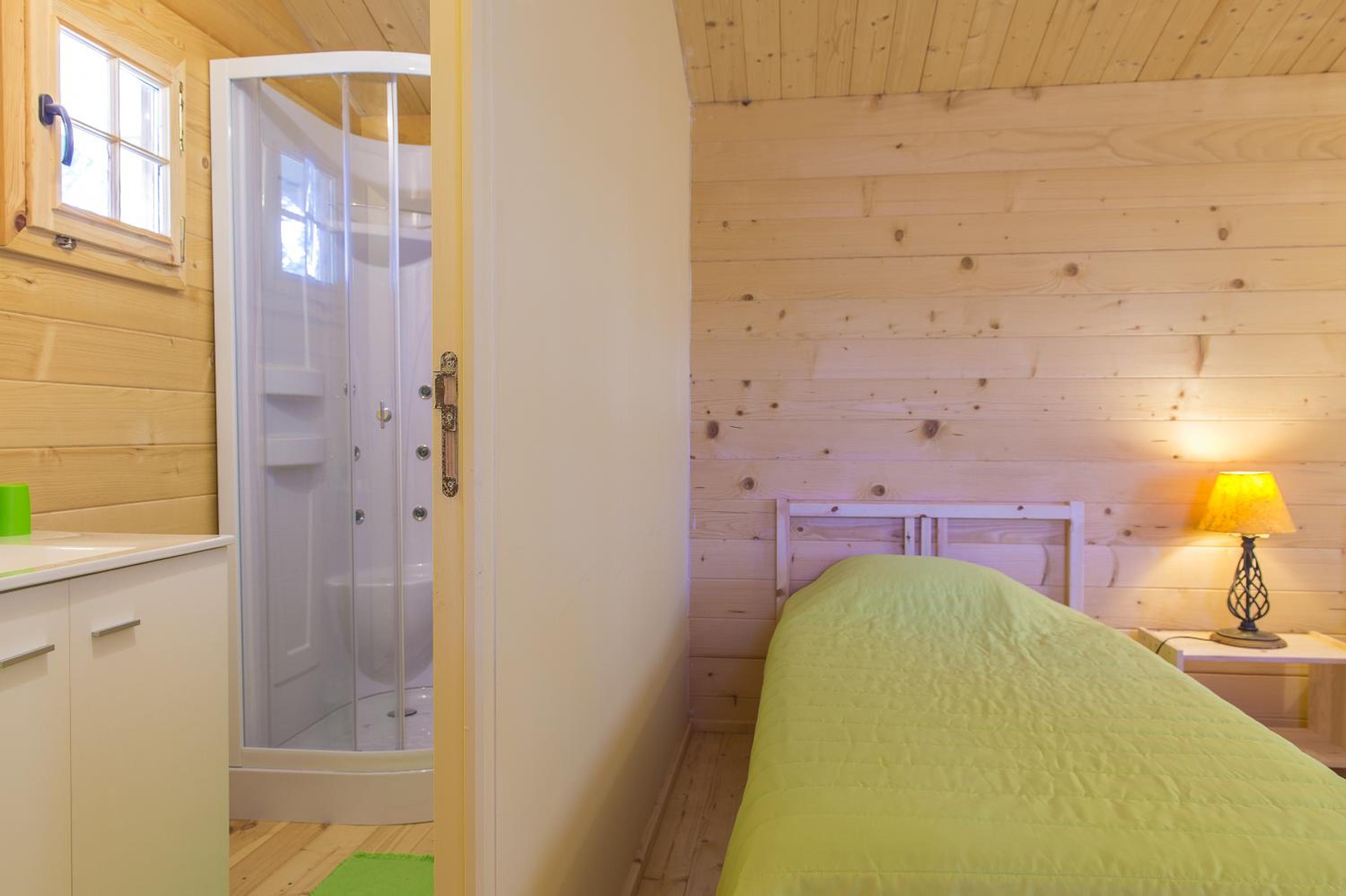 One-Bedroom Bungalow - Photo 8