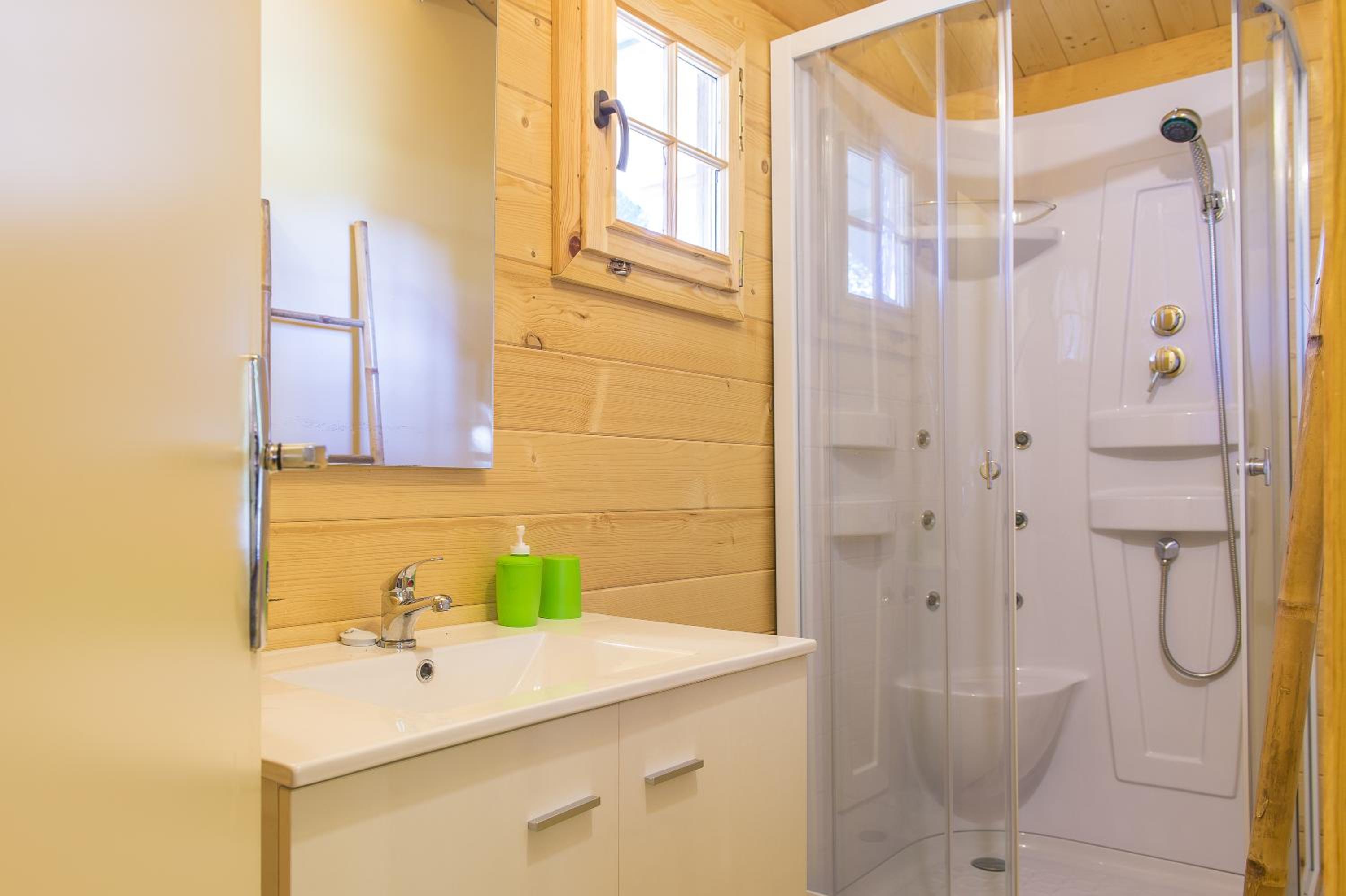 One-Bedroom Bungalow - Photo 9
