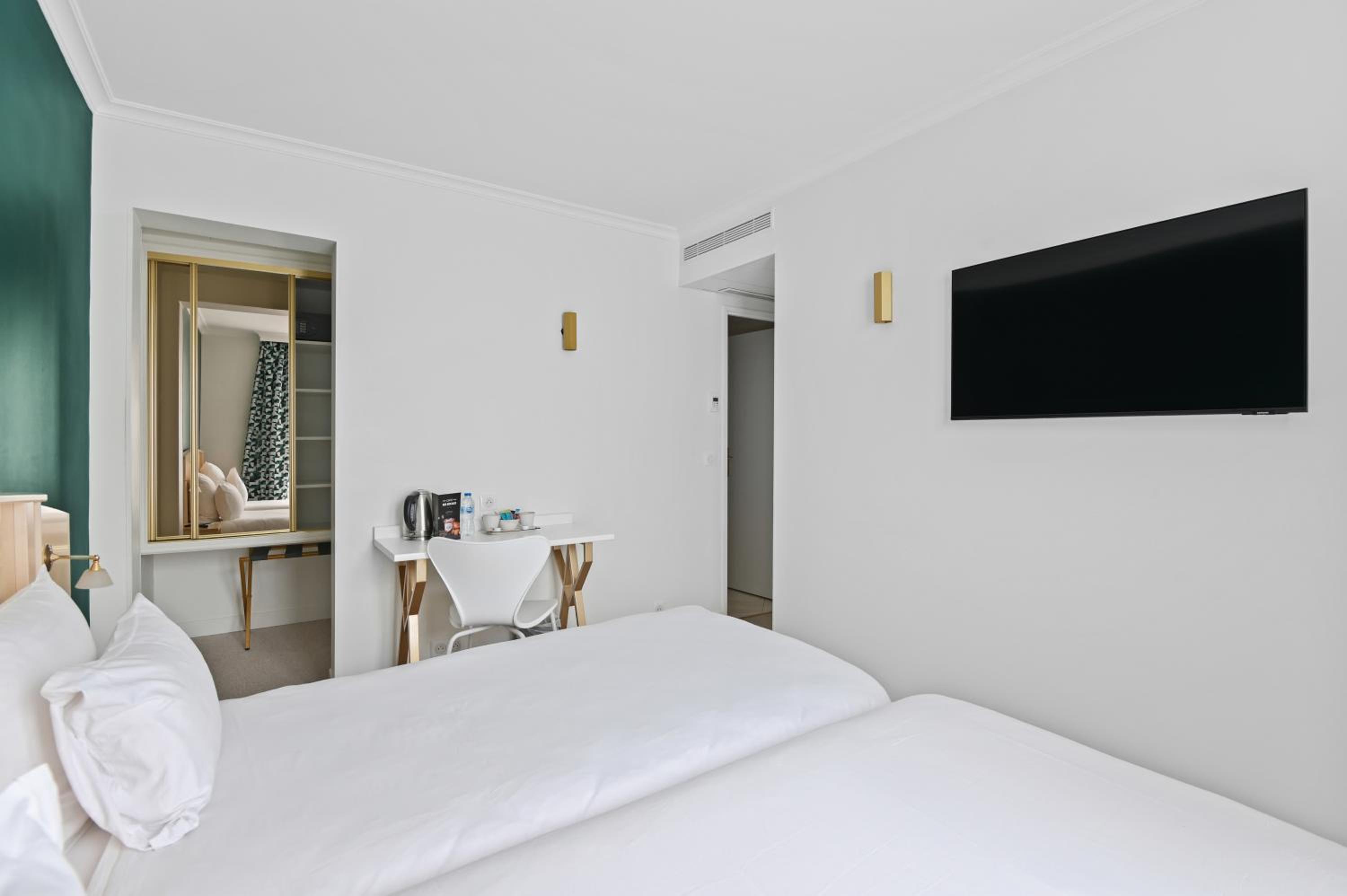 Premium Twin Room photo 3
