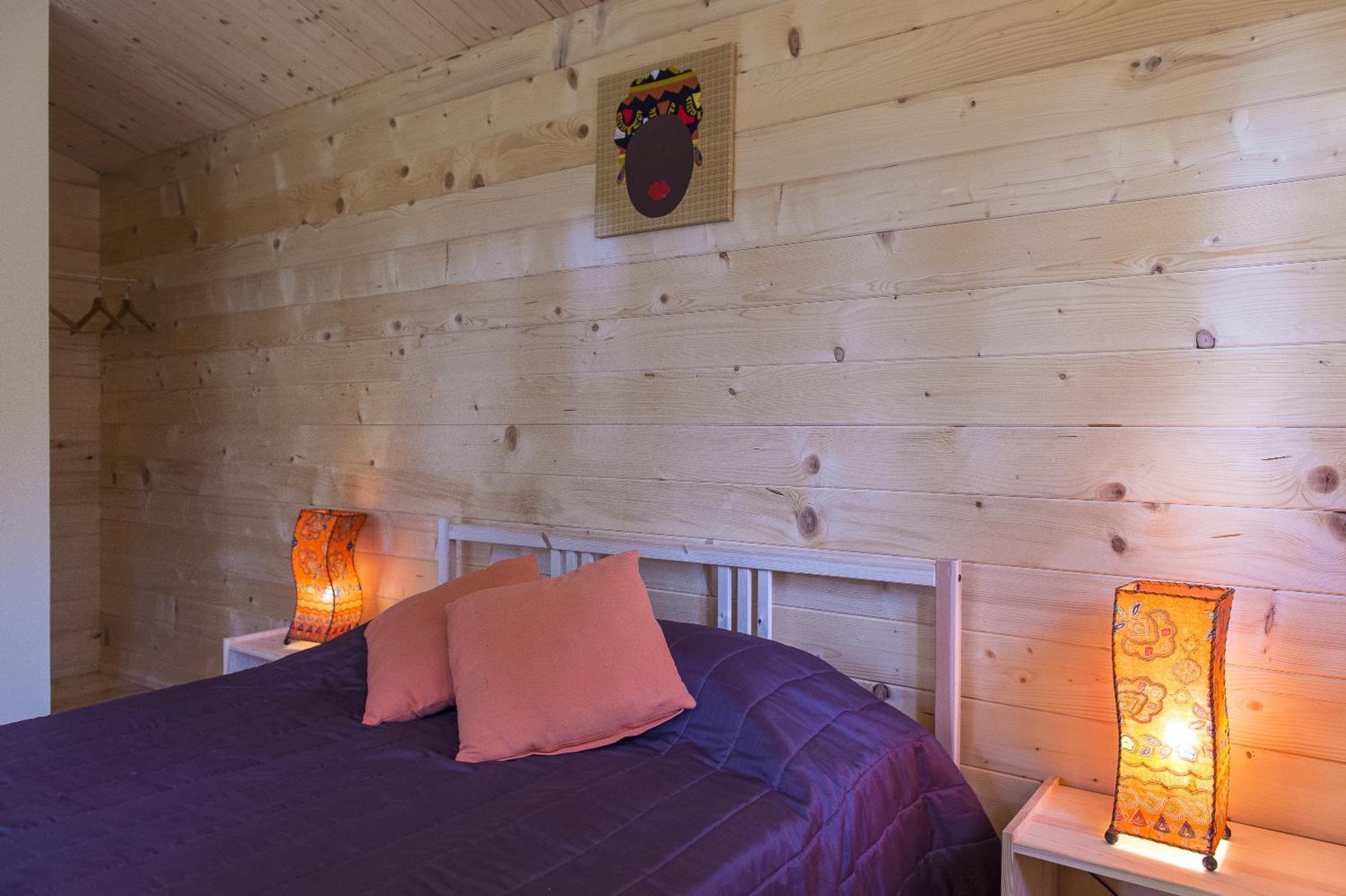 One-Bedroom Bungalow - Photo 3