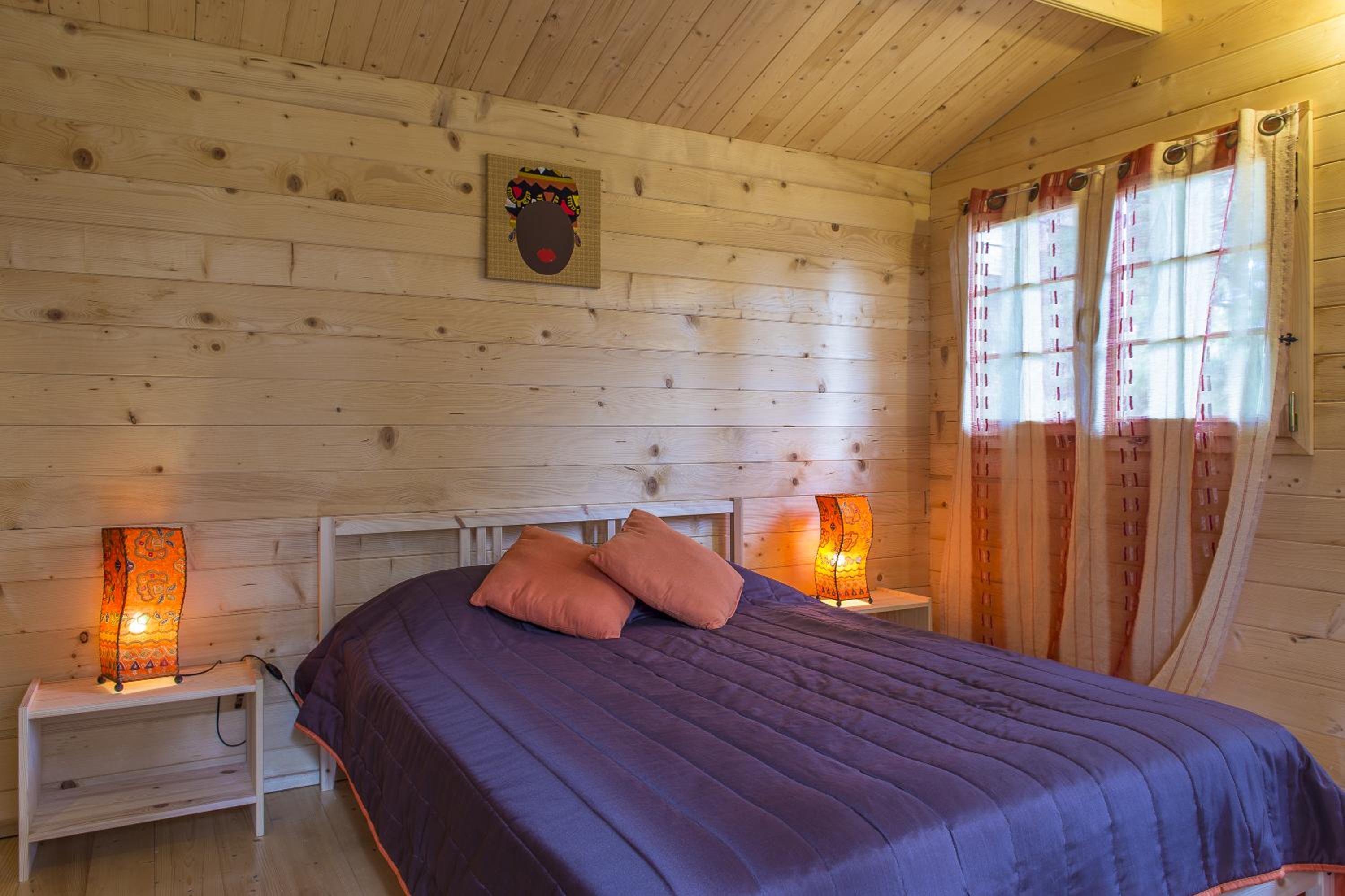 One-Bedroom Bungalow - Photo 2
