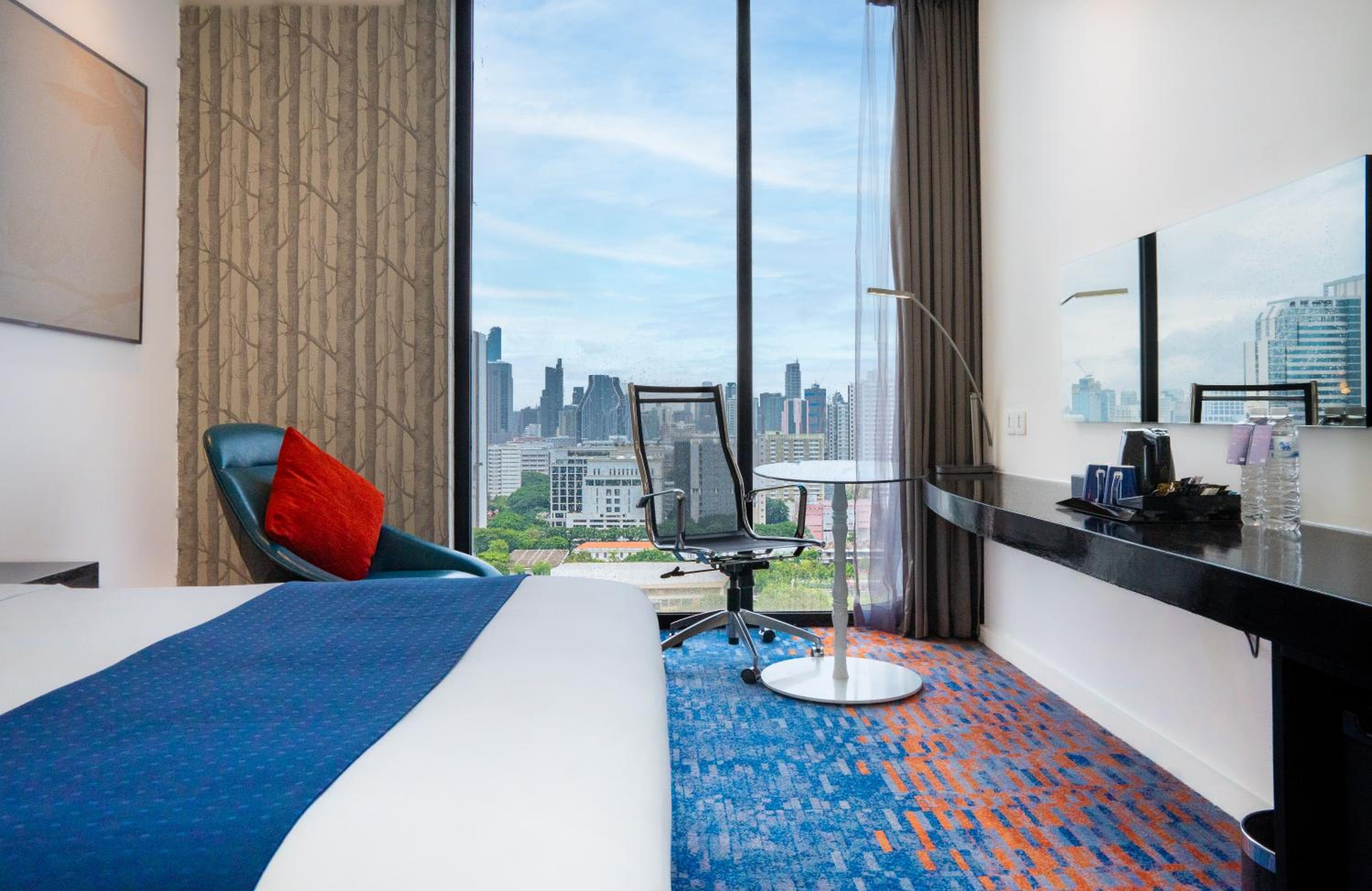 Standard Queen Room with City View - Free Breakfast