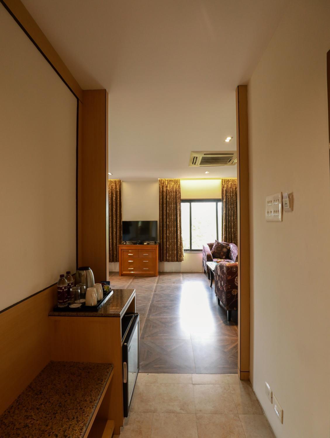 Suite - Photo 7