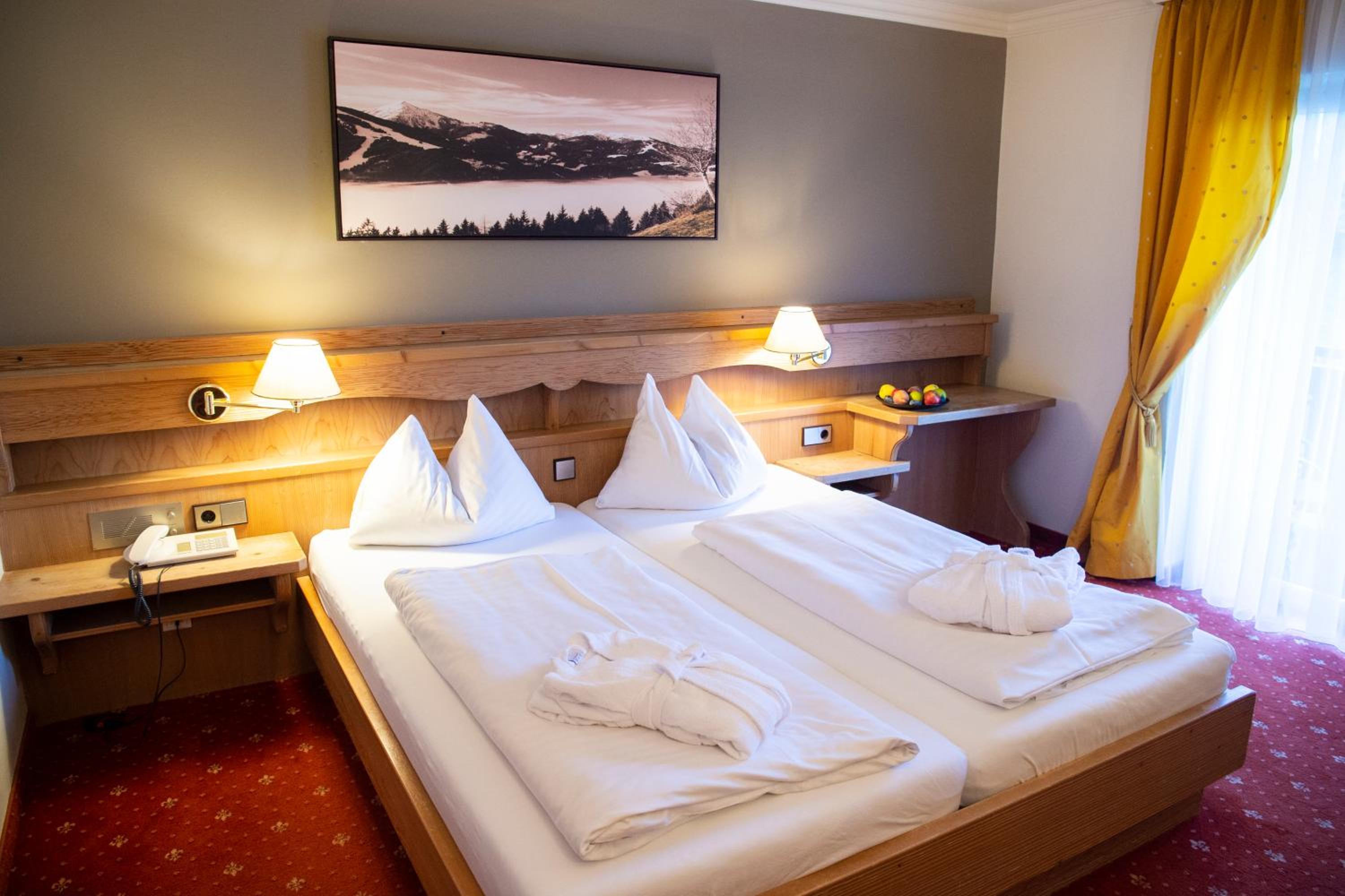 Double Room (1 Adult)