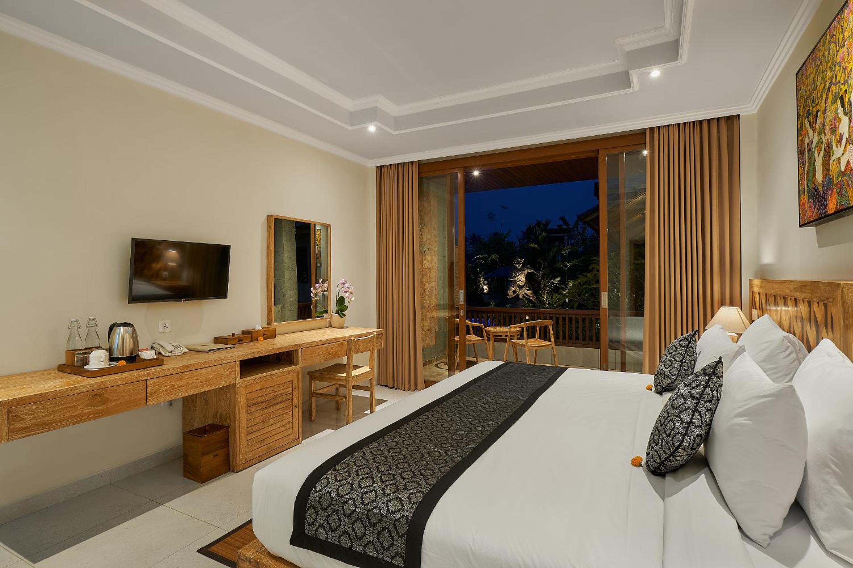 Superior Double or Twin Room with Pool View - Photo 21