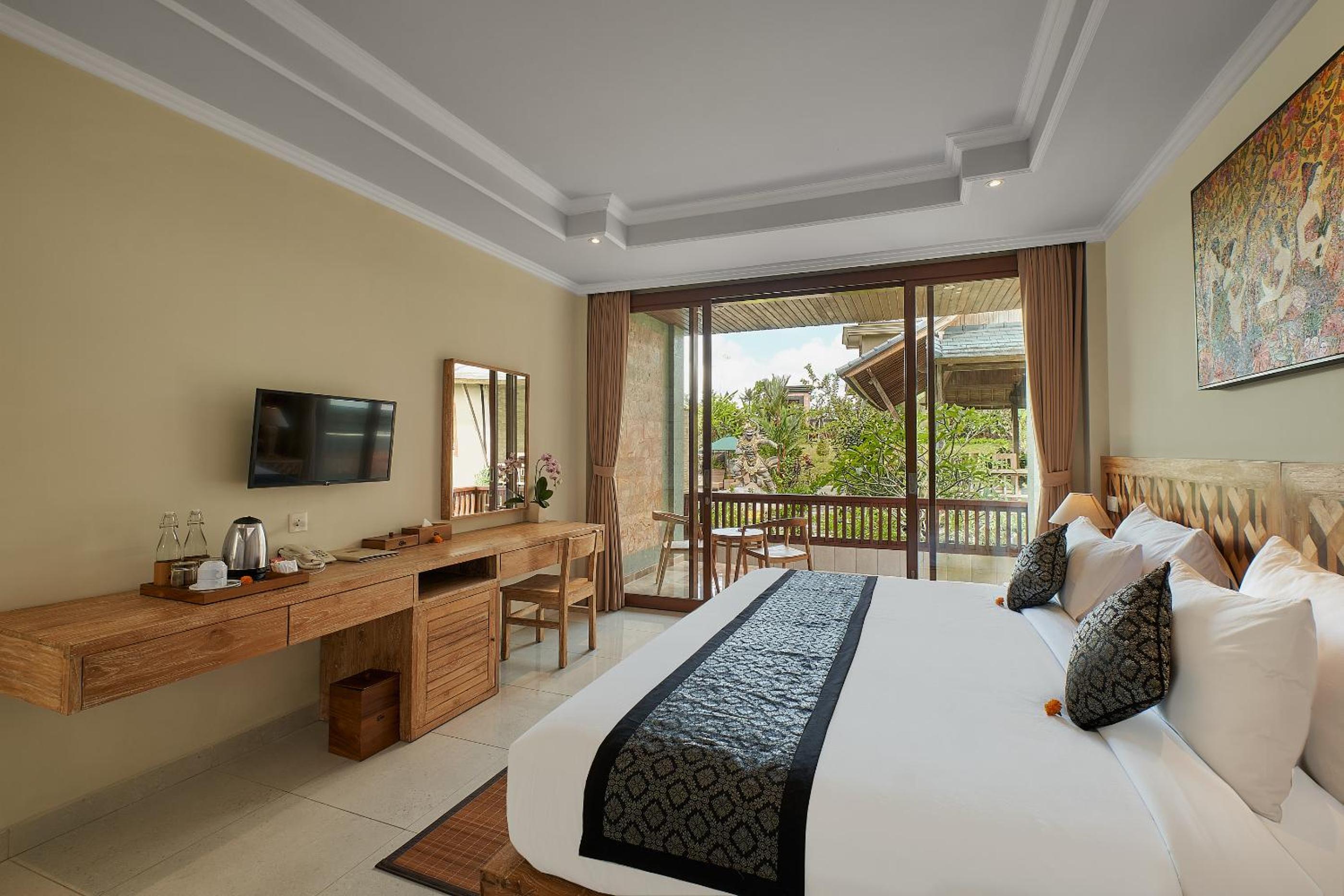 Superior Double or Twin Room with Pool View - Photo 16
