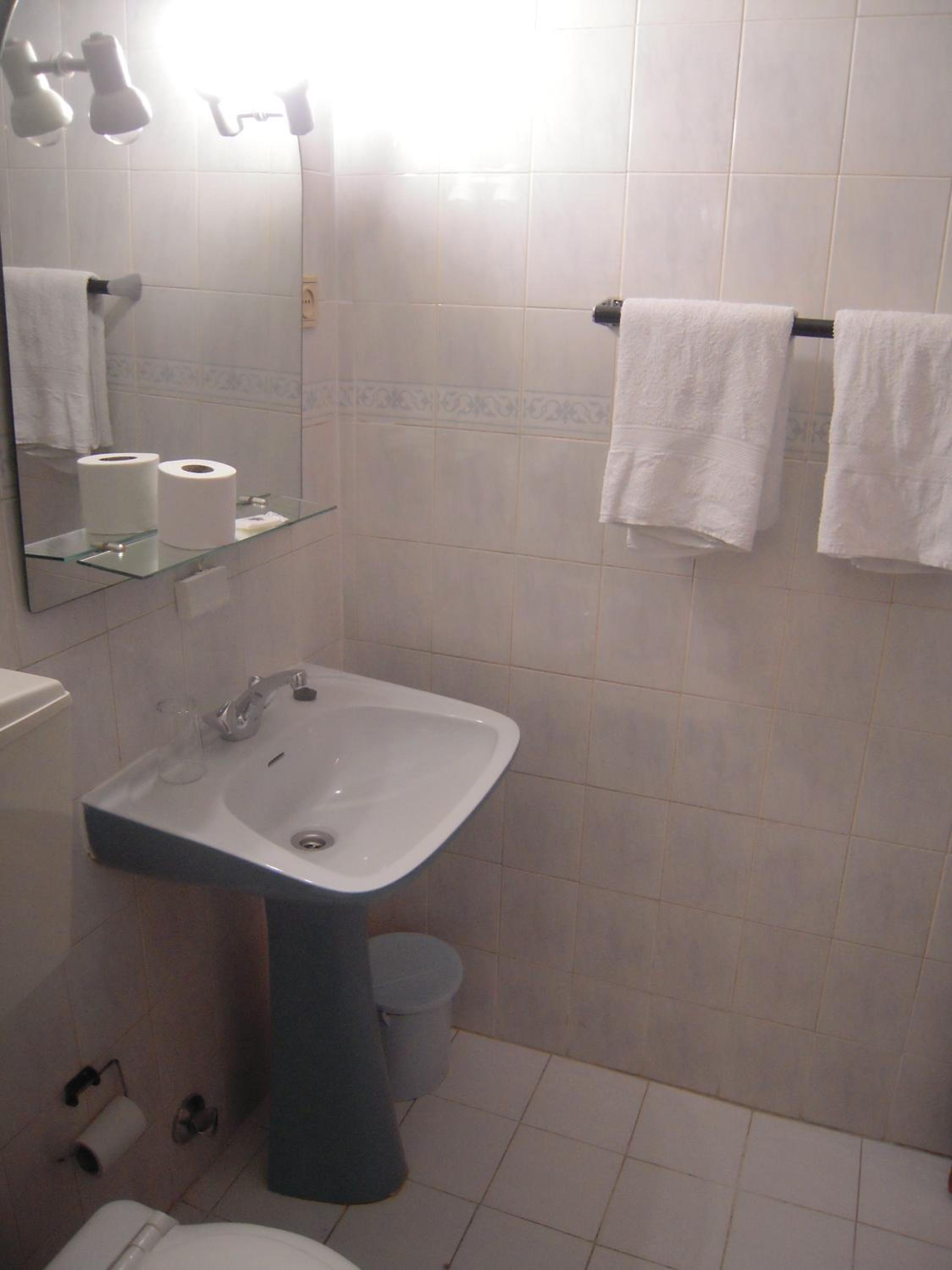 Double Room with Individual Extra Bed - Photo 17