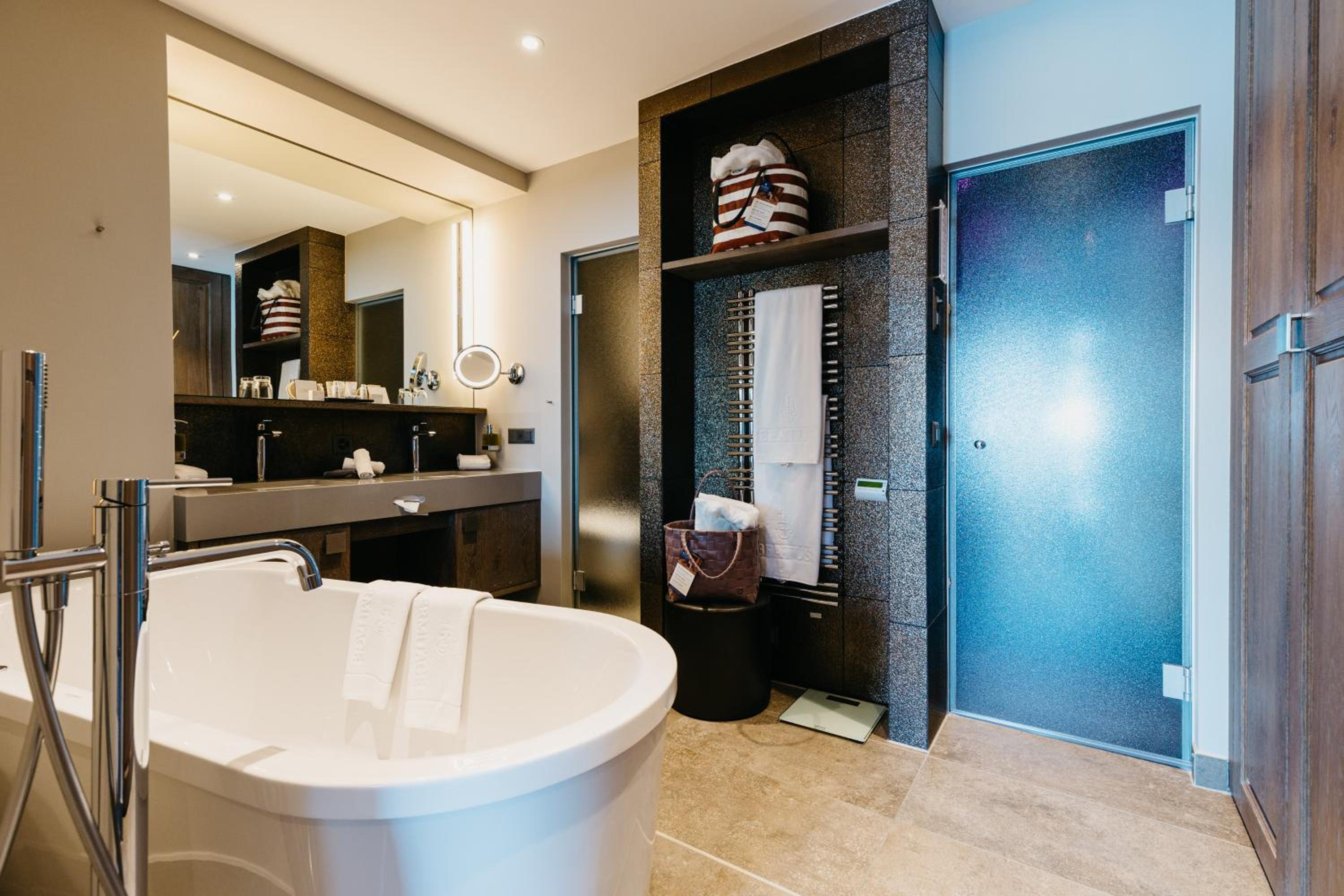 Tower Suite - Photo 5