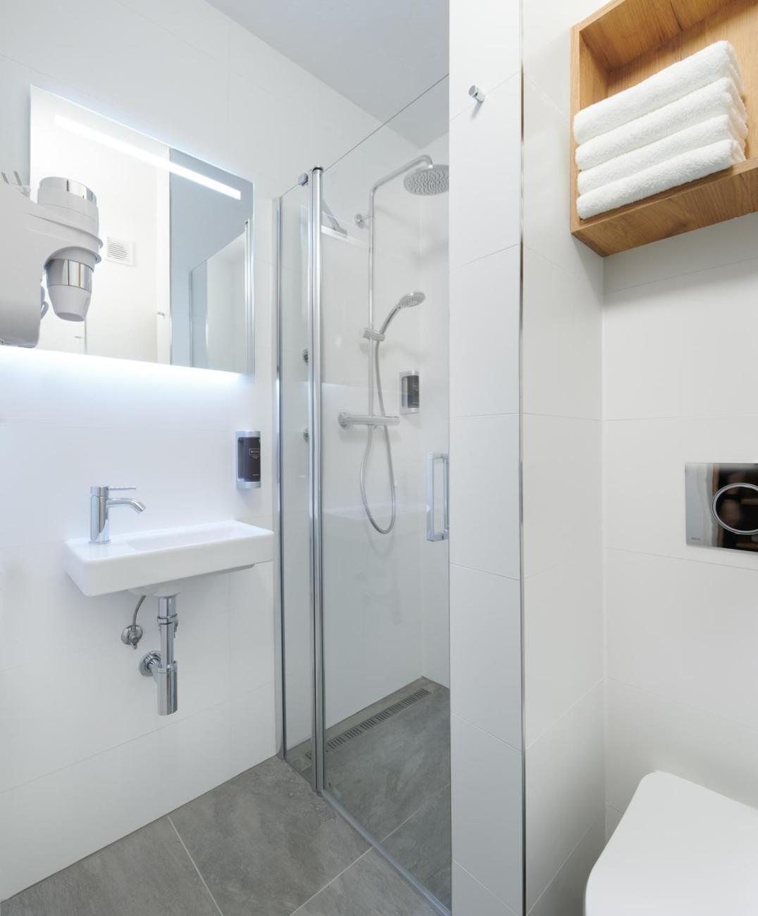 Superior Family Double Room with Bunk Bed, Balcony and Pool Access photo 2