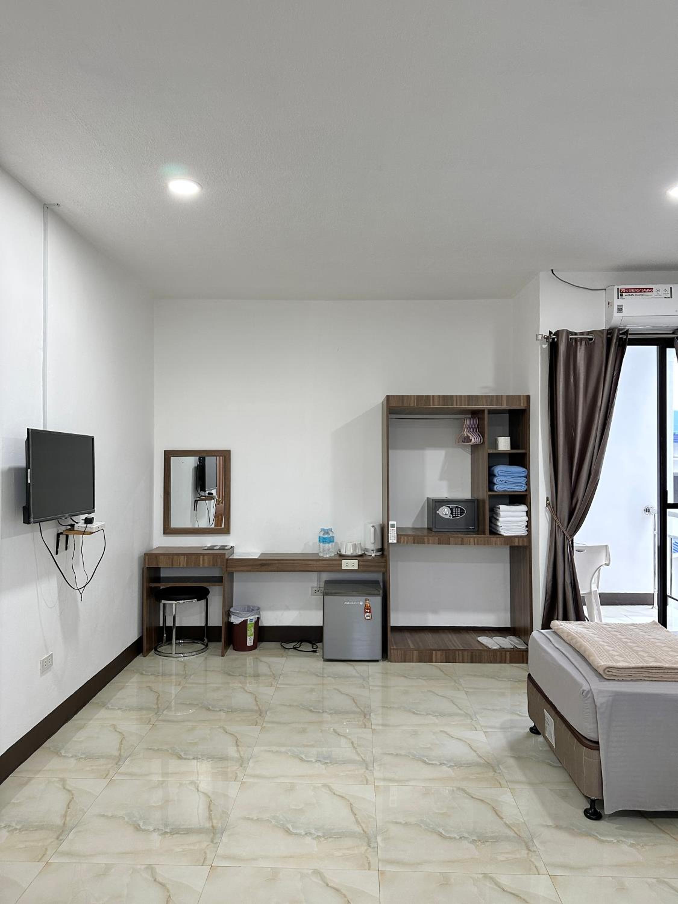 Large Twin Room - Photo 4