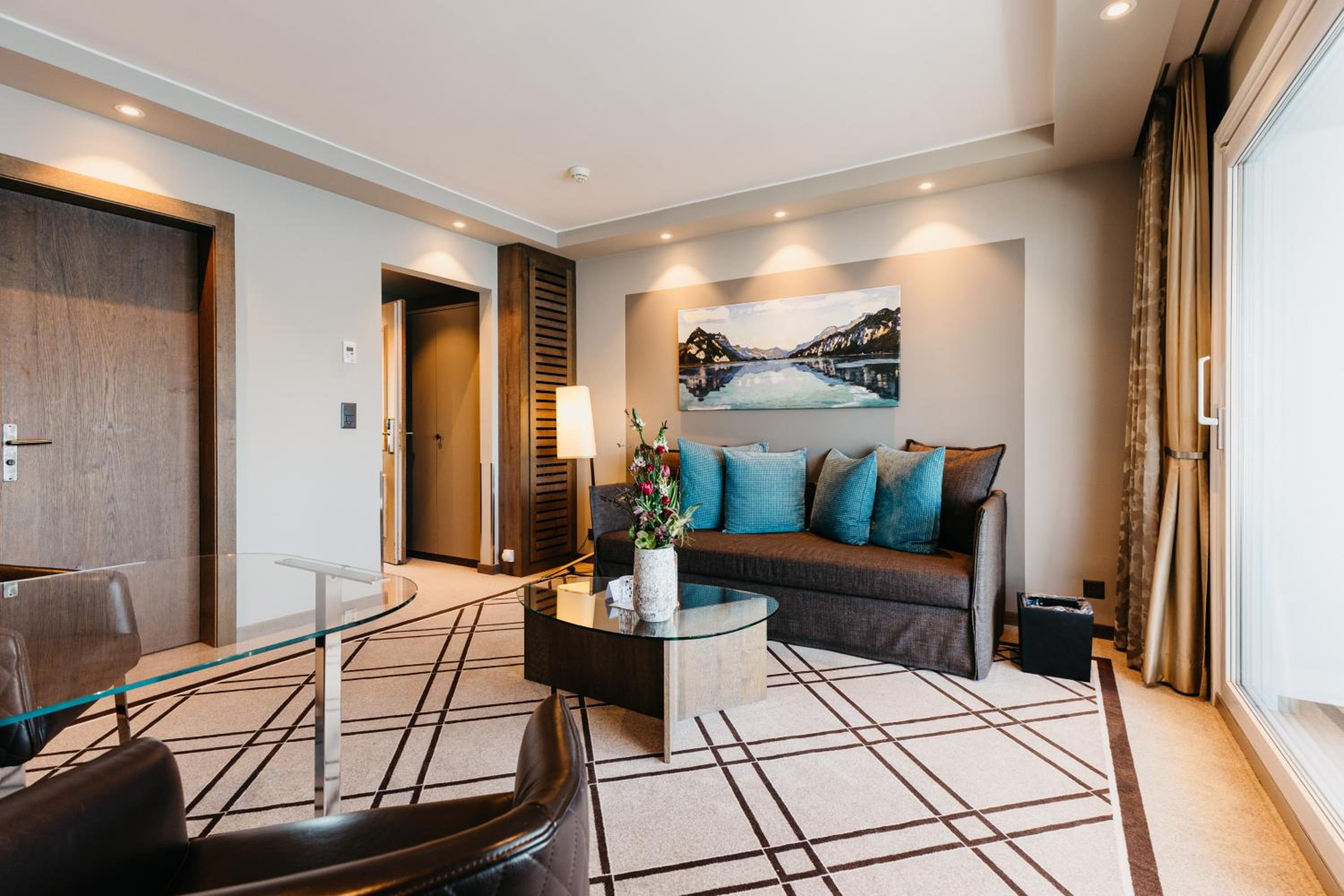 Eiger Junior Suite with Lake View  photo 3