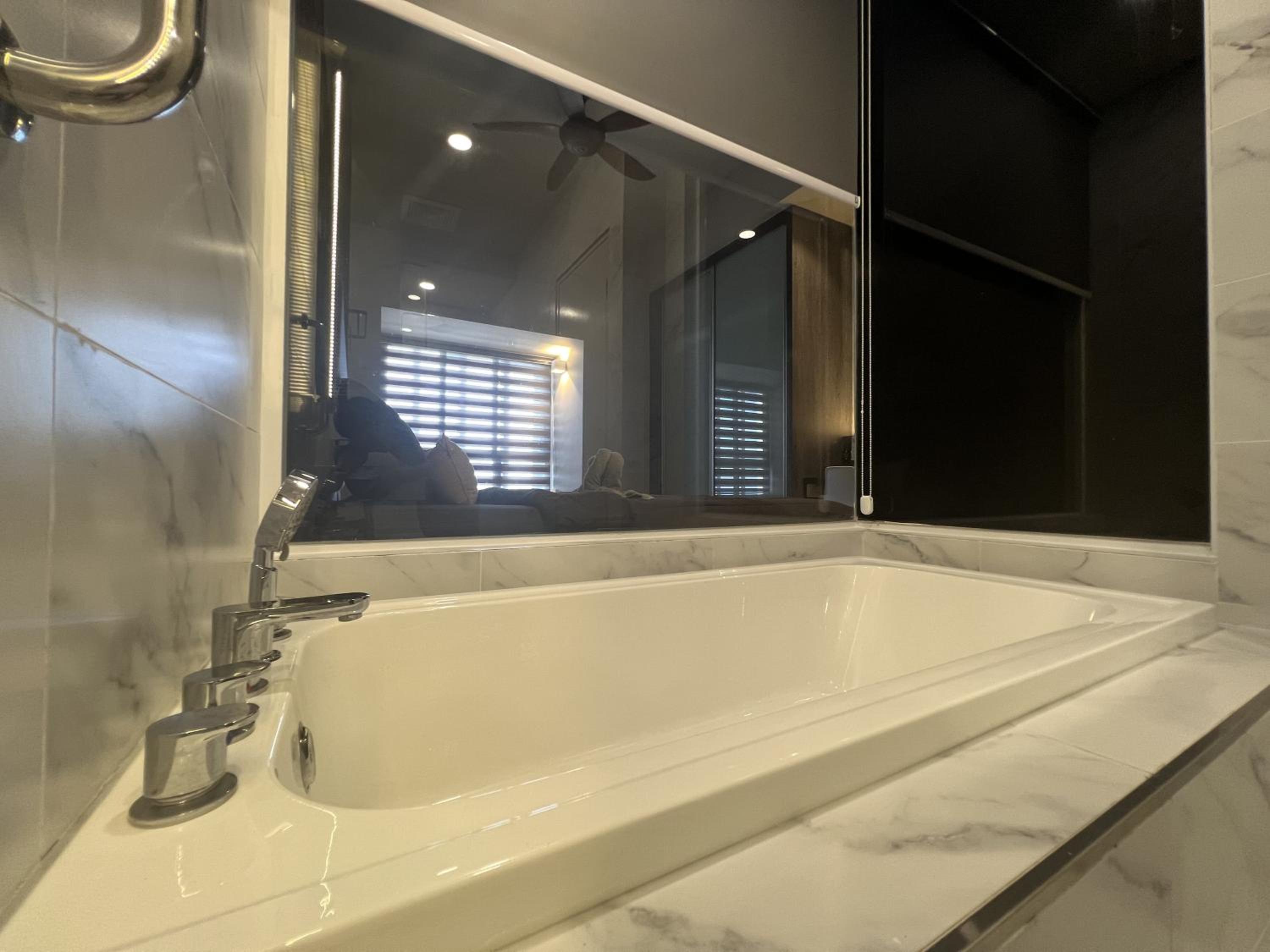 Two Bedroom Deluxe Family Suite (Private Bathtub & Seaview)