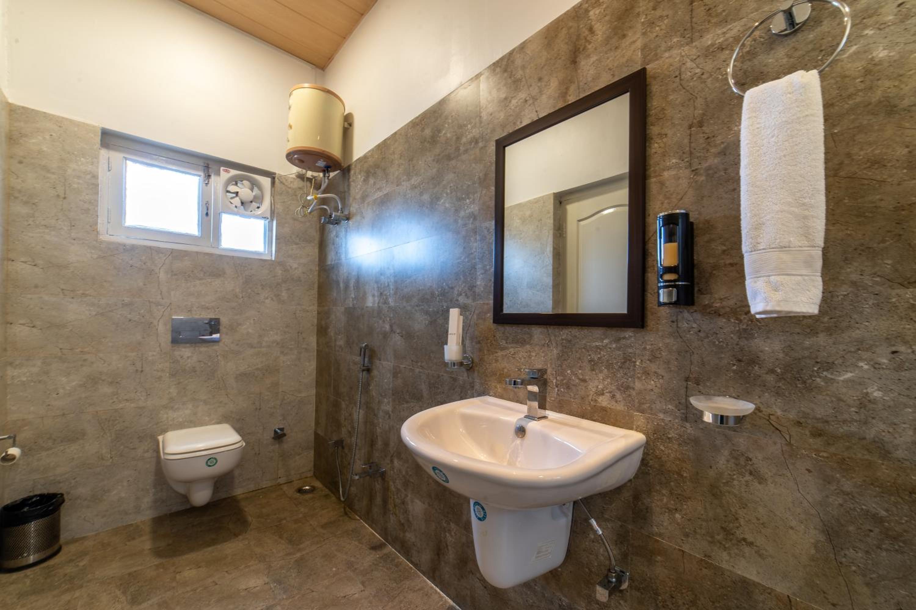 Deluxe Private Cottage - Photo 9