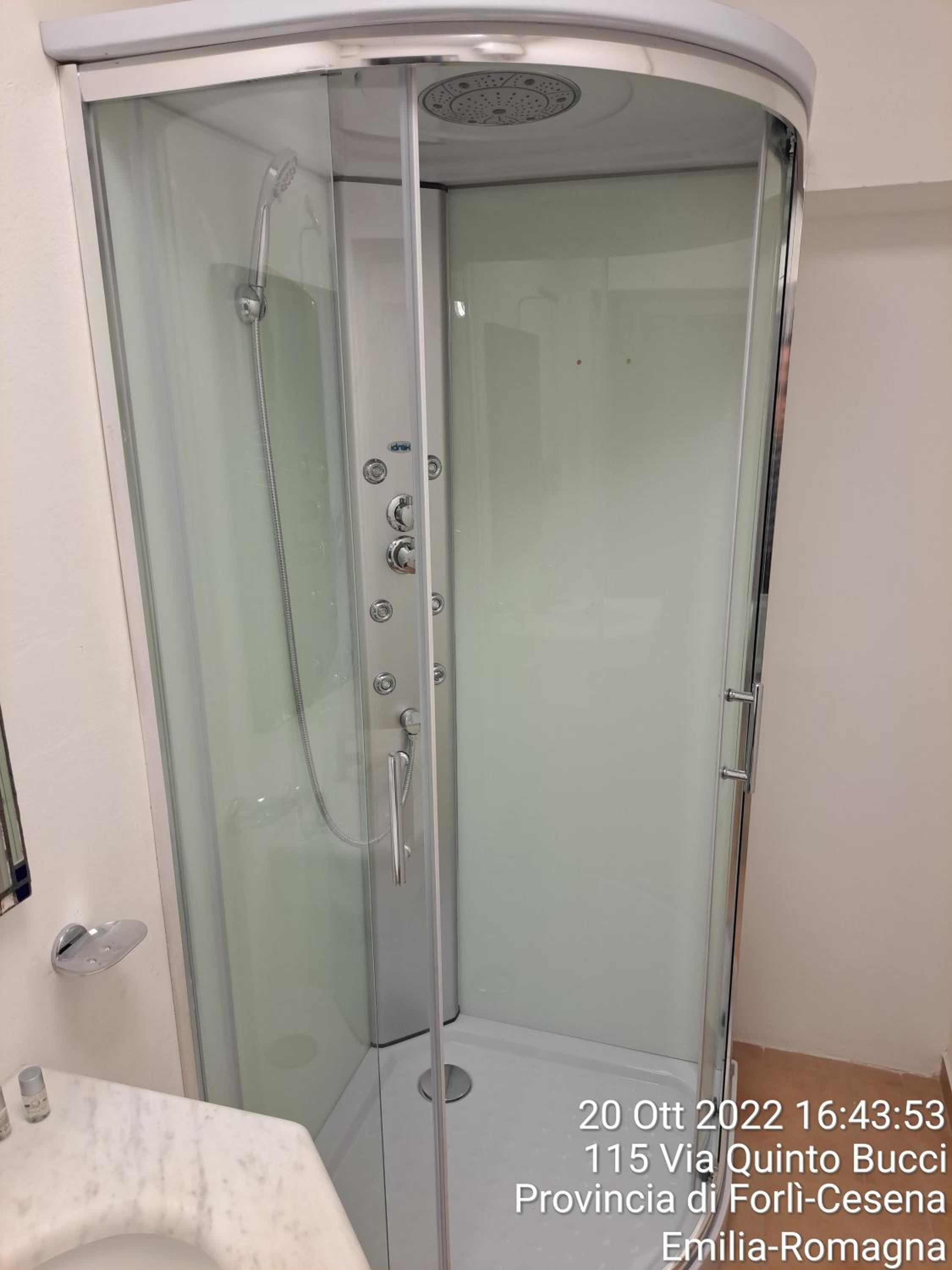 Twin Room with Private Bathroom photo 3
