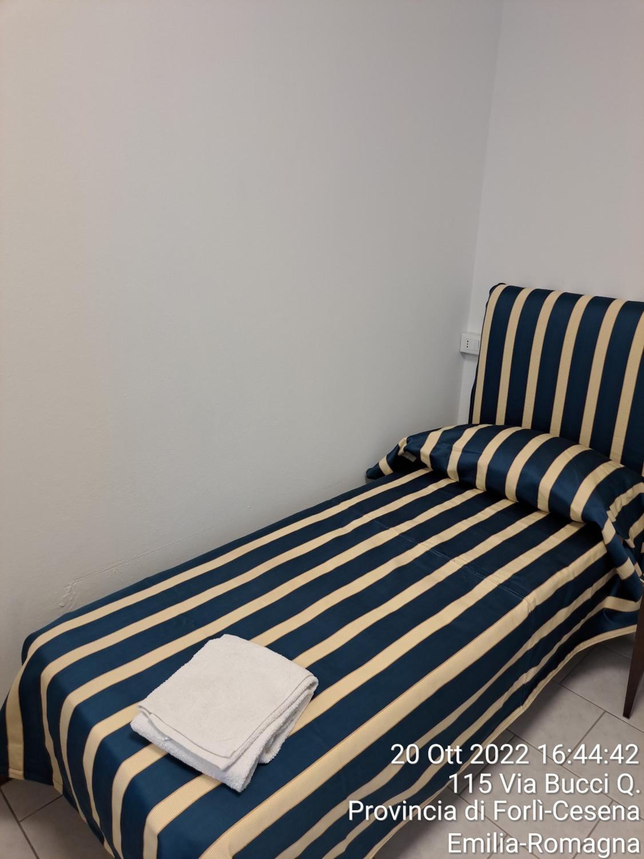 Twin Room with Private Bathroom photo 1