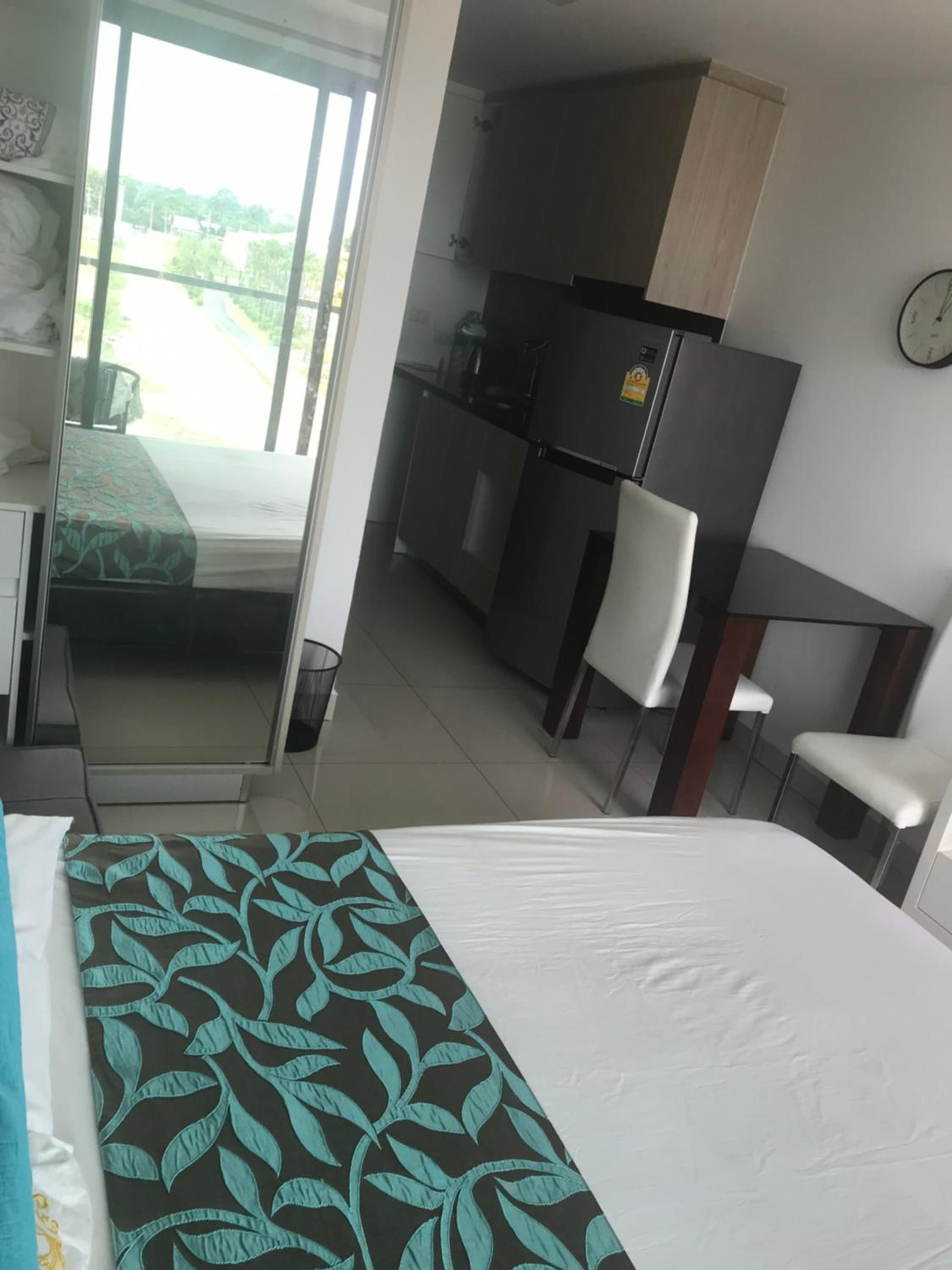 One-Bedroom Apartment photo 2