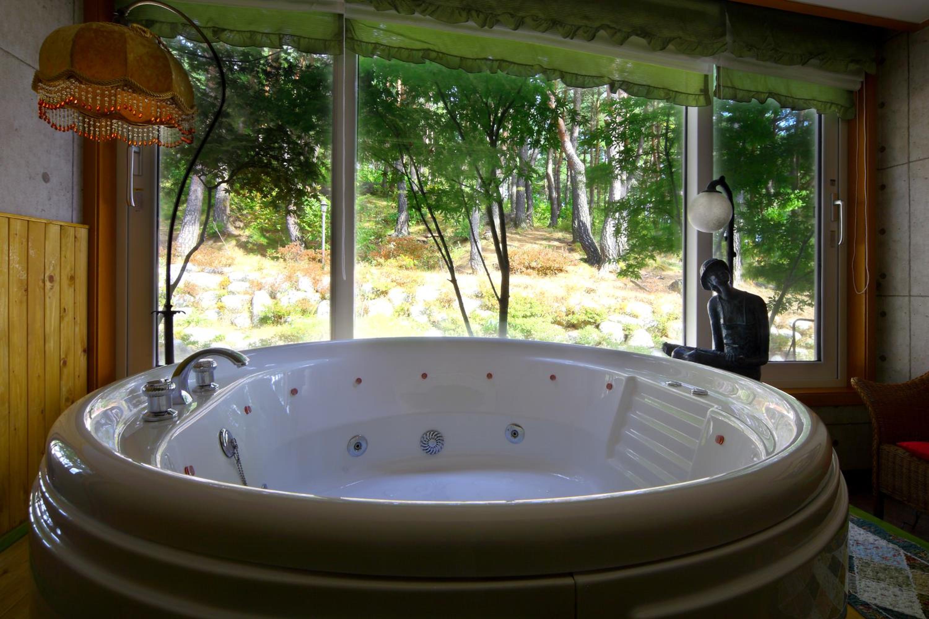Double Room with Spa Bath photo 3