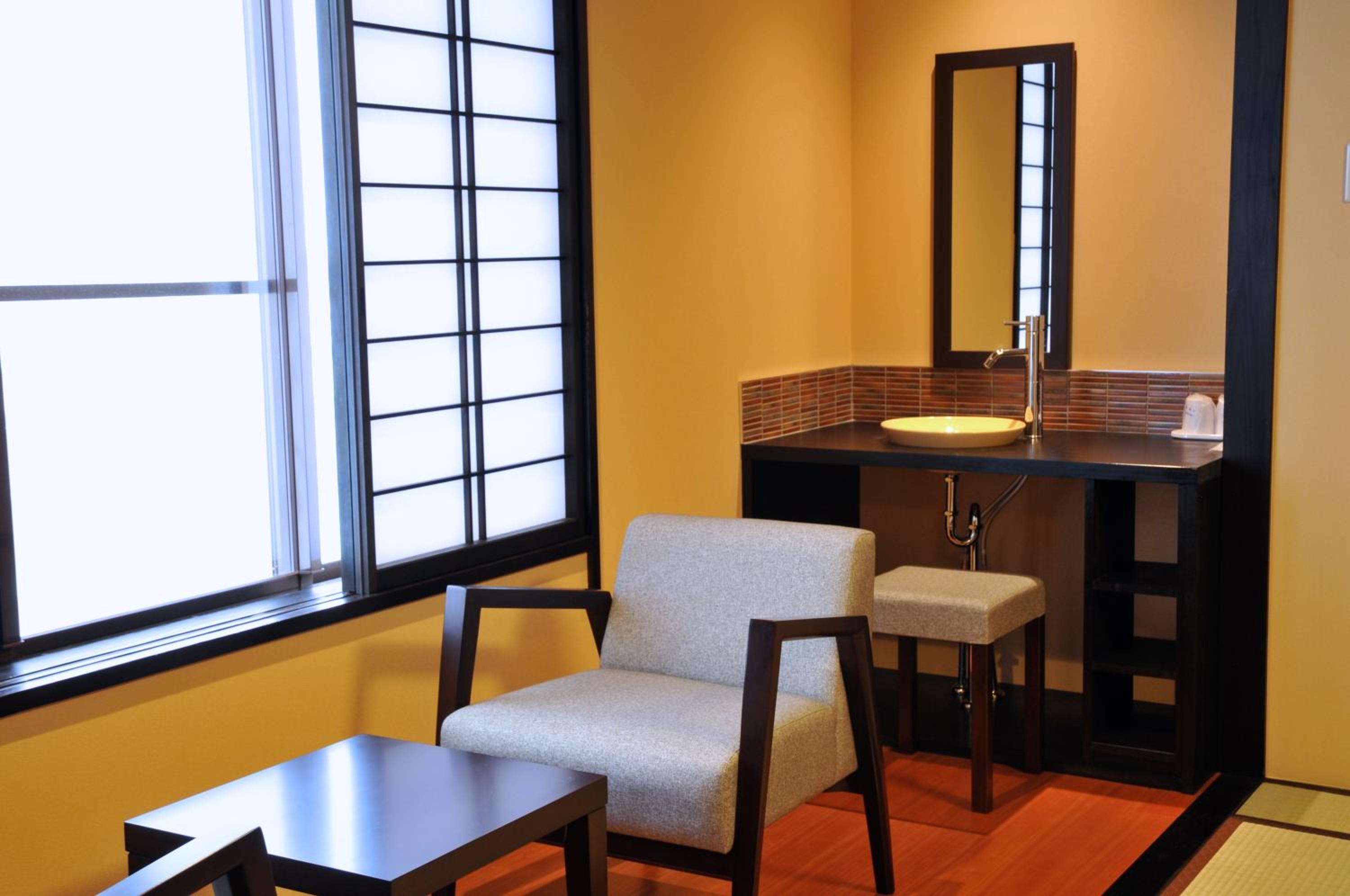 Japanese-Style Standard Room with Shared Bathroom photo 3