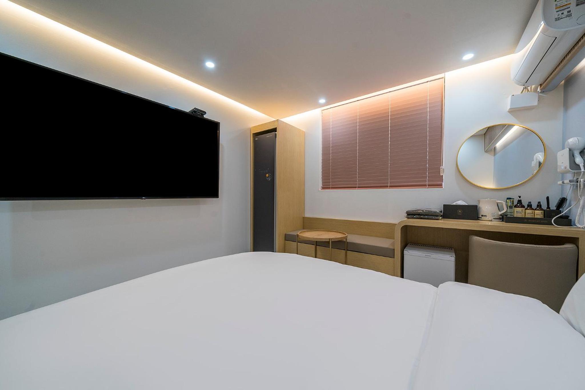 Business Double Room - Photo 12