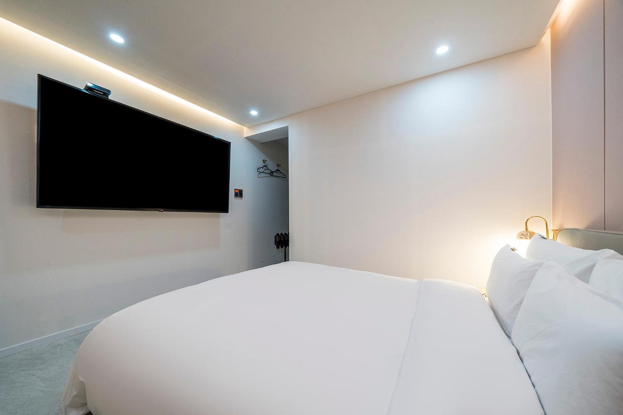 Business Double Room - Photo 6