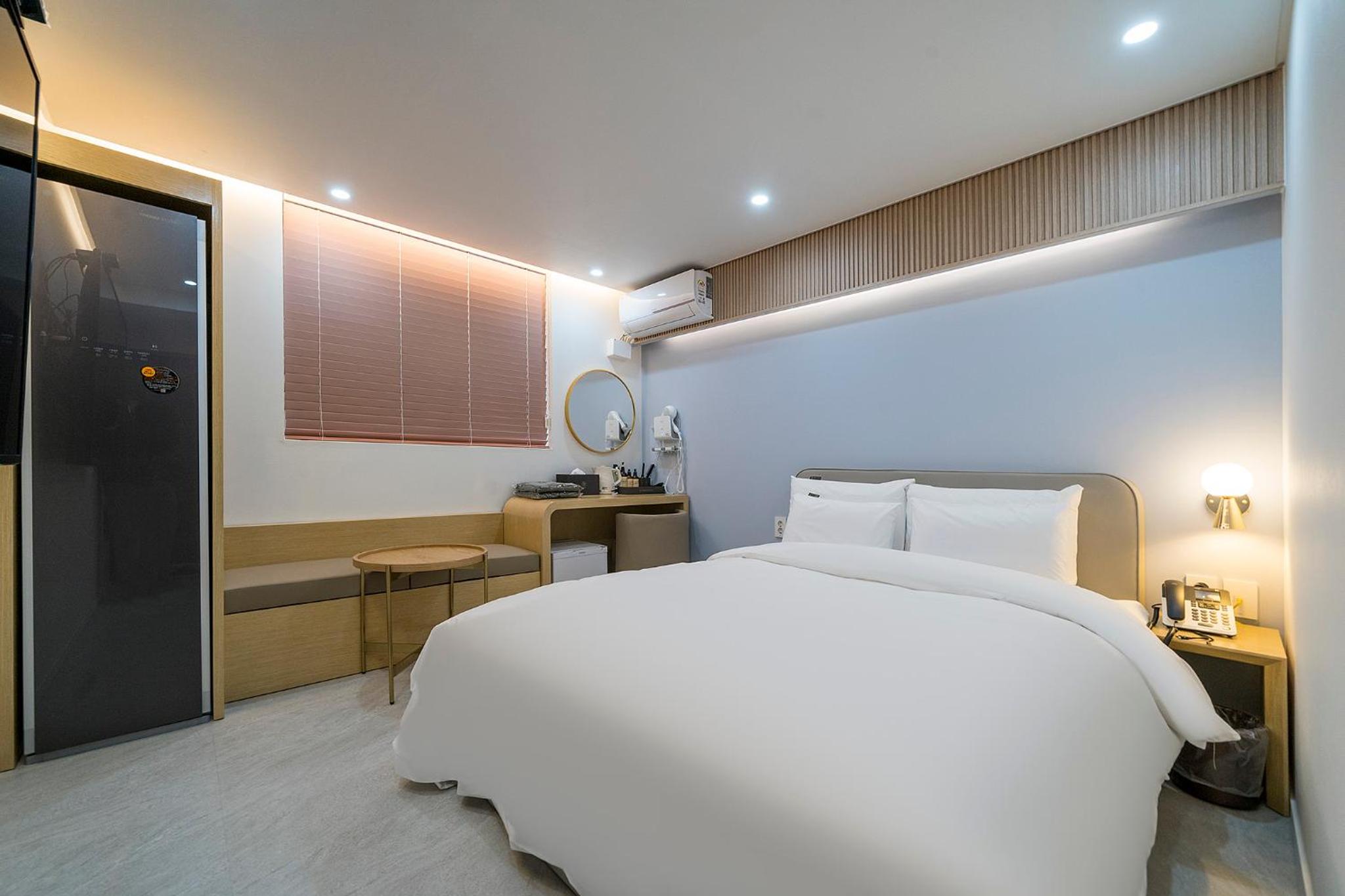 Business Double Room - Photo 1