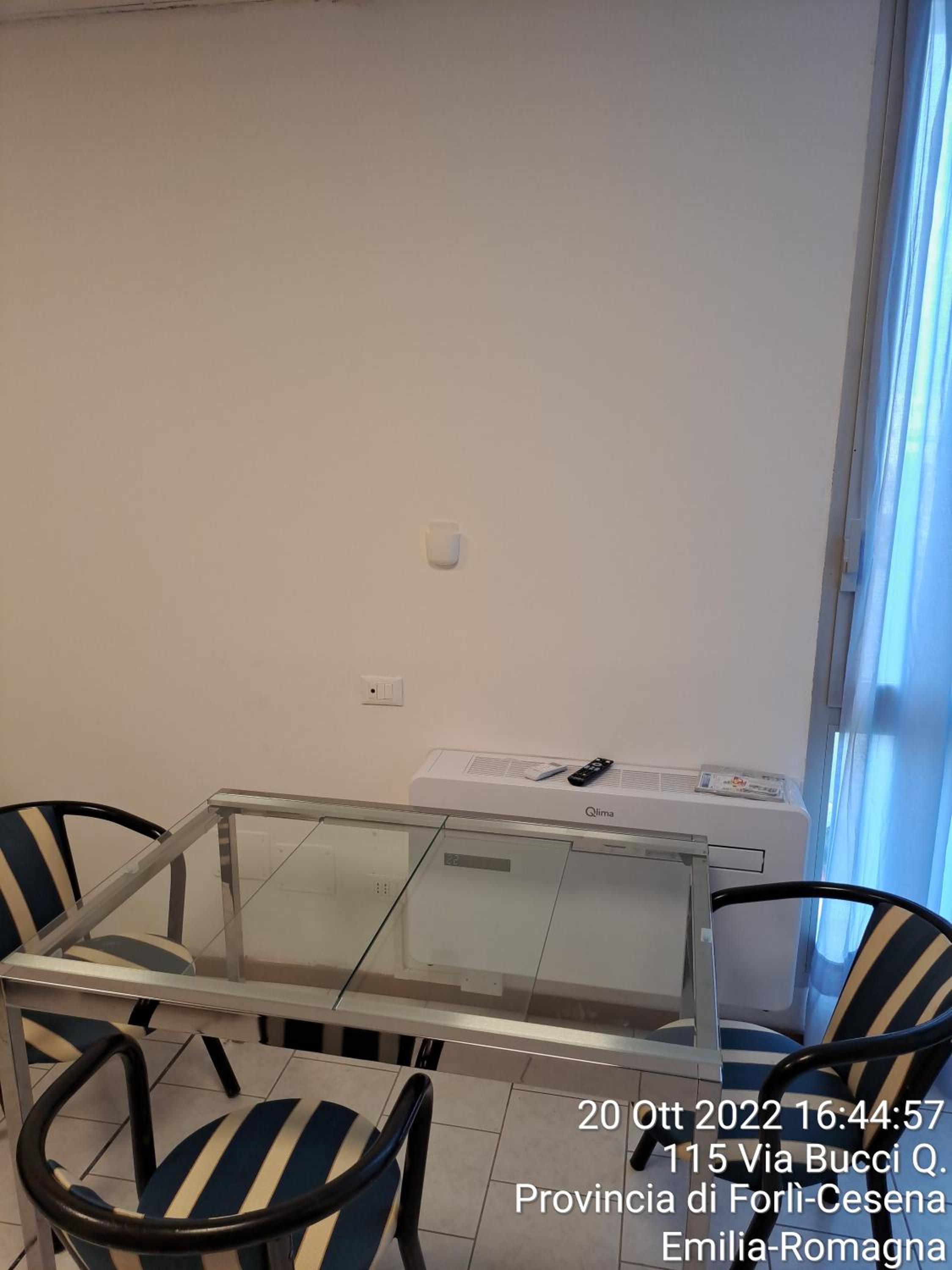 Twin Room with Private Bathroom photo 2