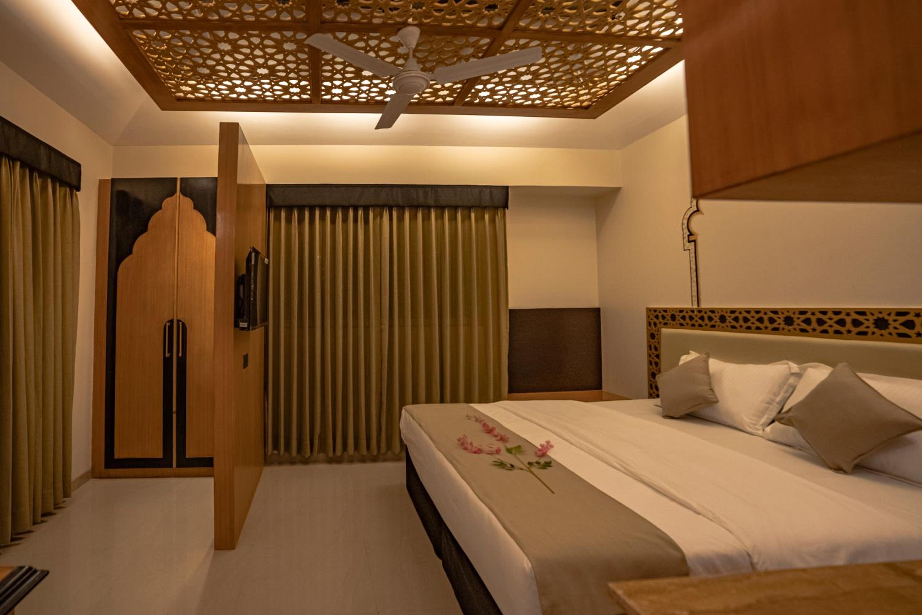 Deluxe Room - Photo 3