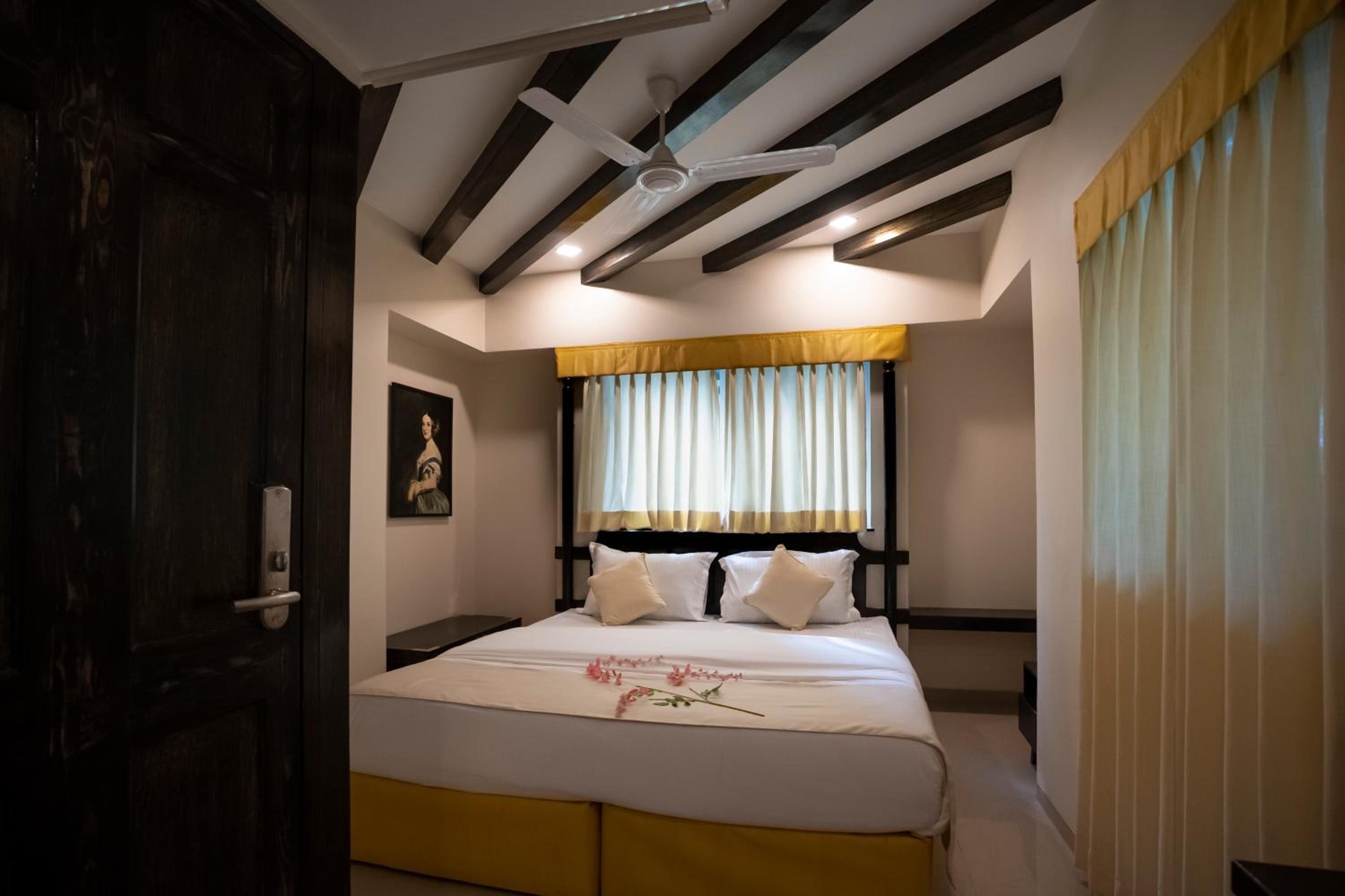 Standard Queen Room - Photo 5