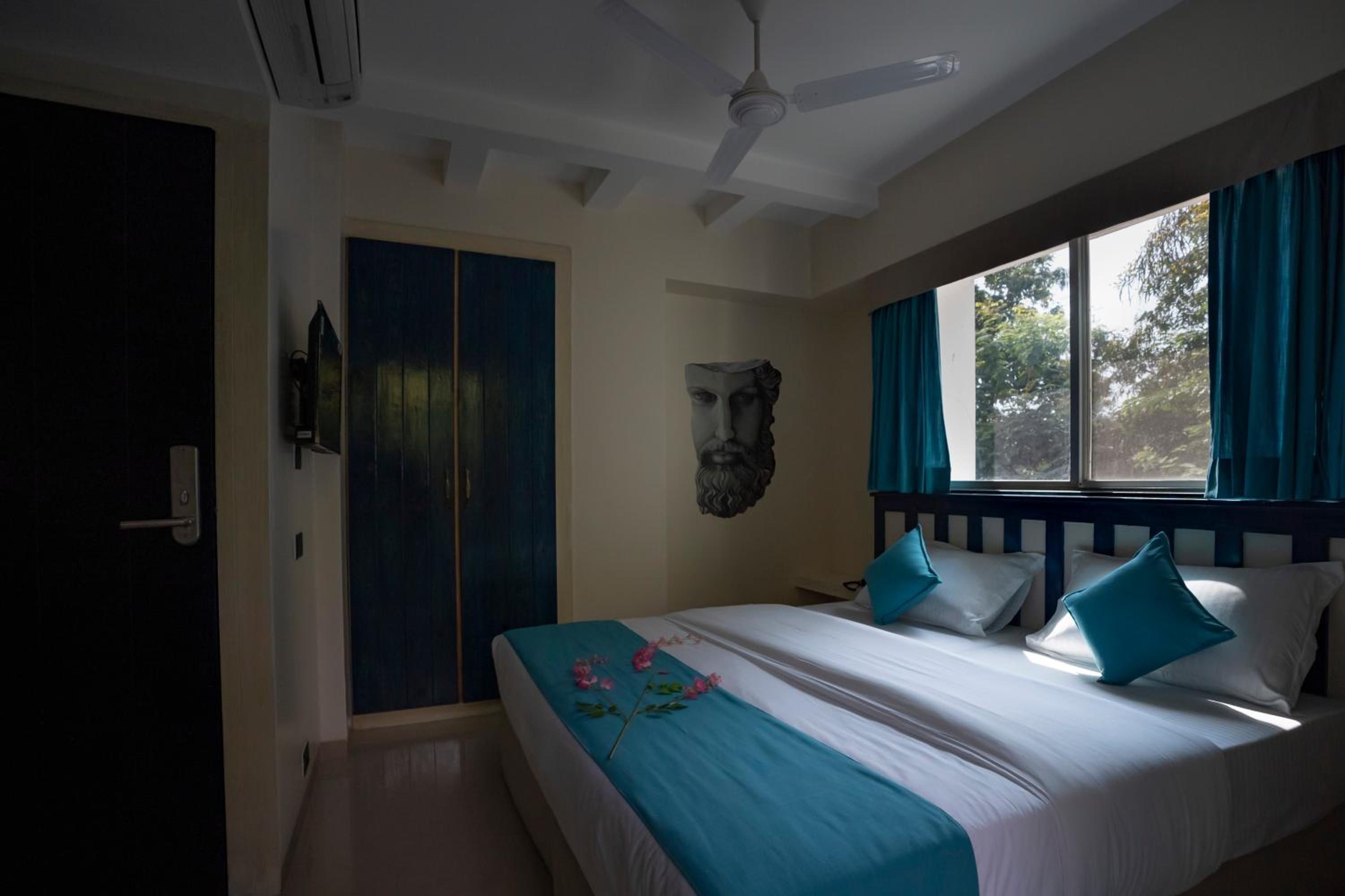 Standard Queen Room - Photo 4