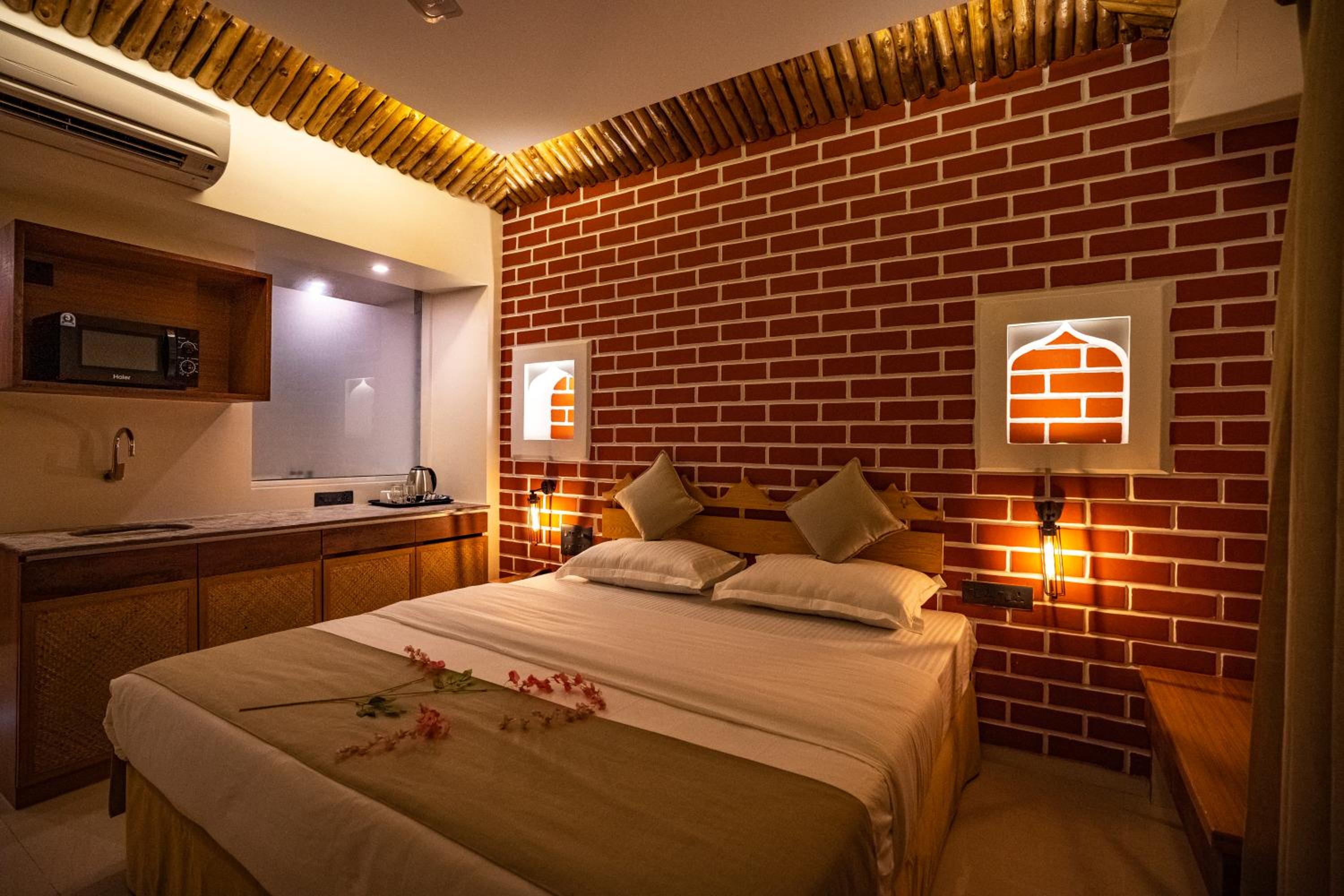 Deluxe Room - Photo 2