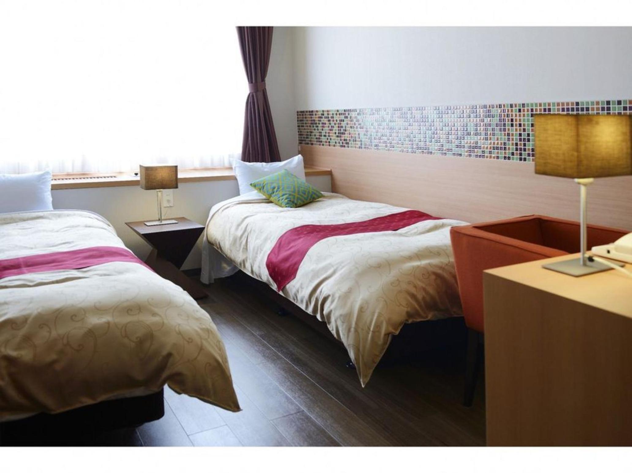 Twin Room With View - Non Smoking - Photo 4