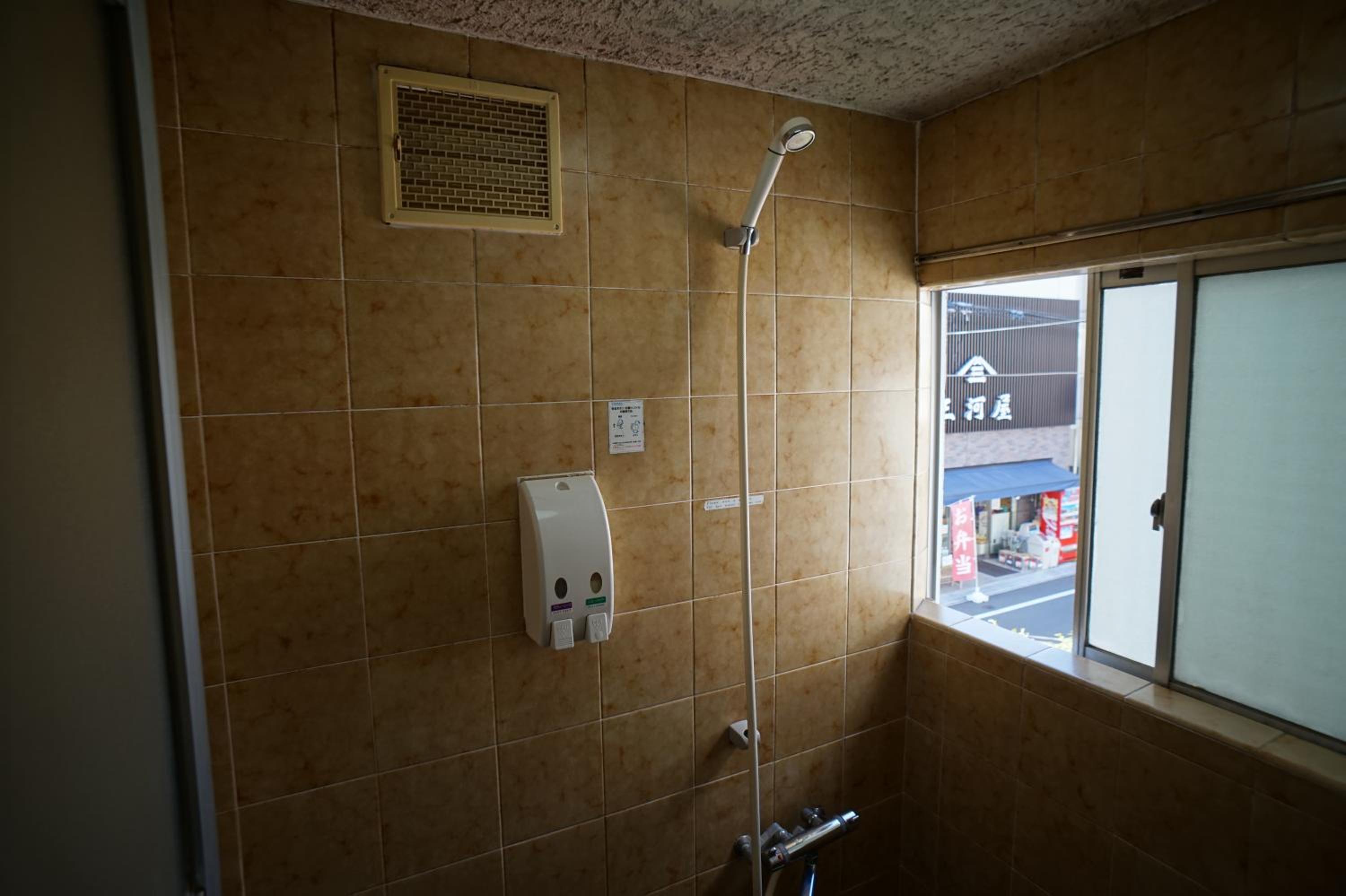 Single Room with Shared Bathroom photo 2