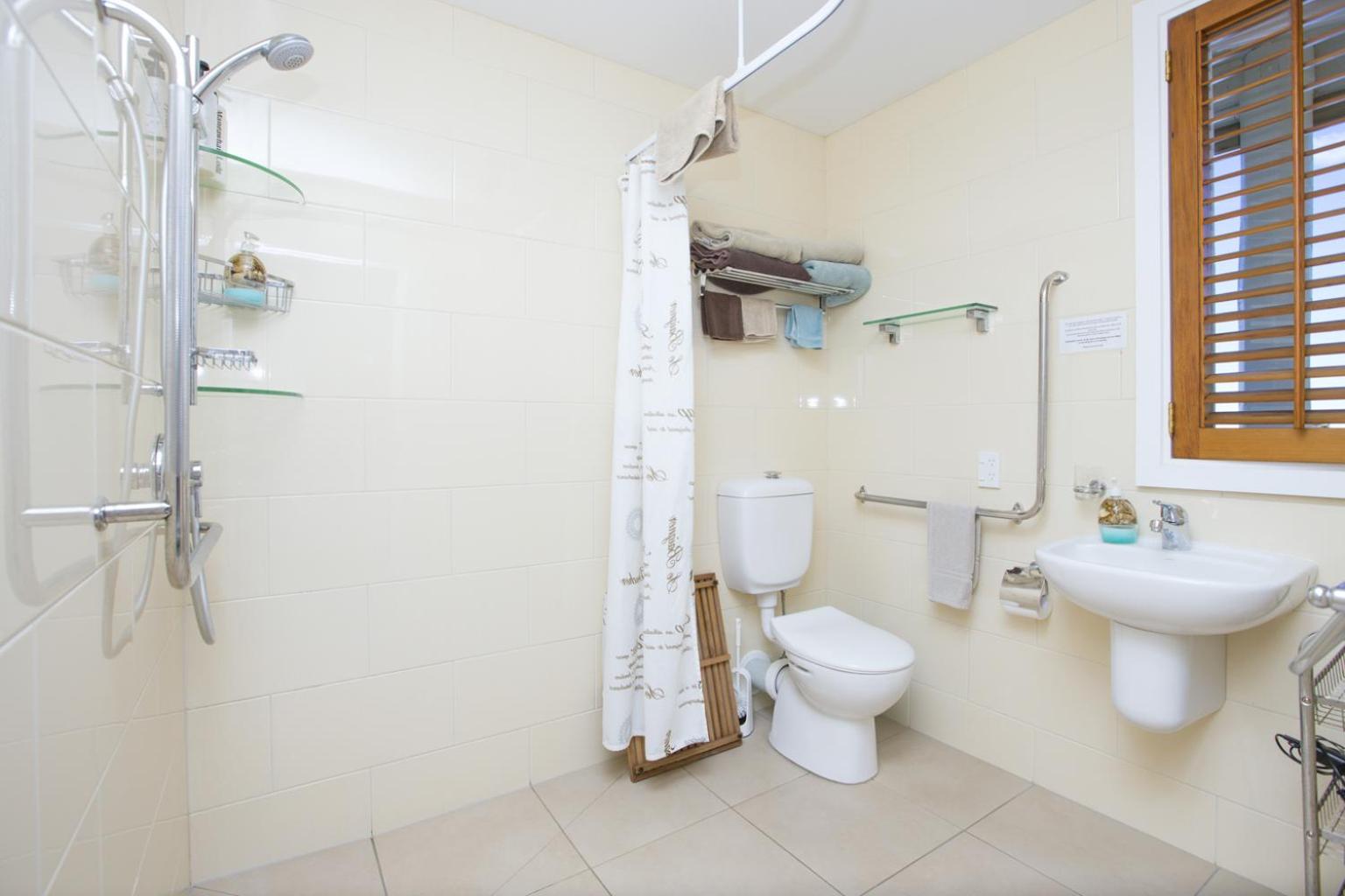 One-Bedroom Apartment photo 3