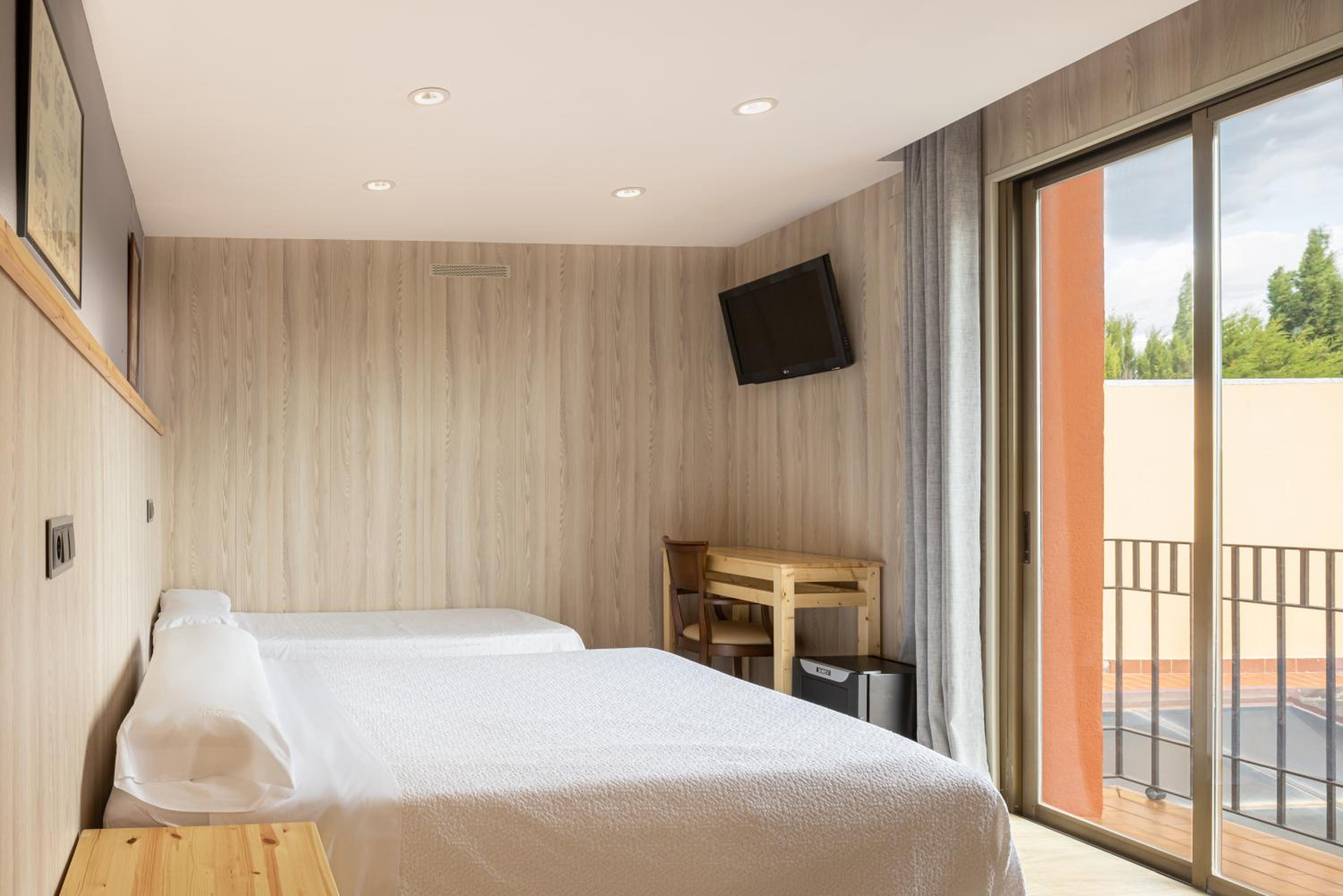 Double or Twin Room - Photo 2