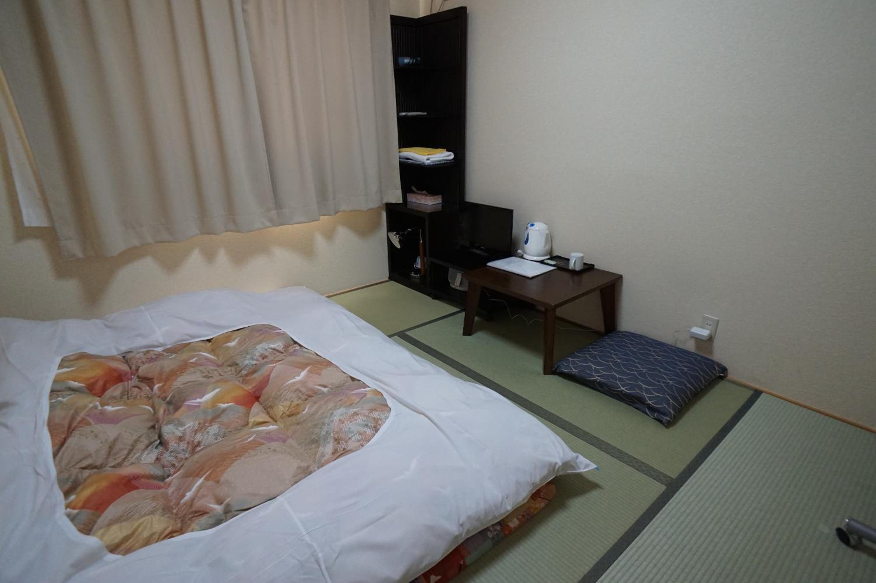 Single Room with Shared Bathroom photo 1