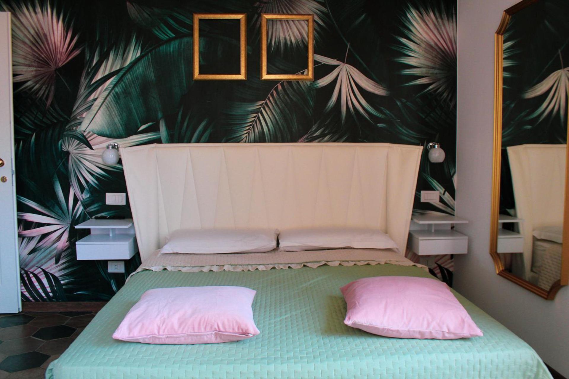 Queen Room photo 1
