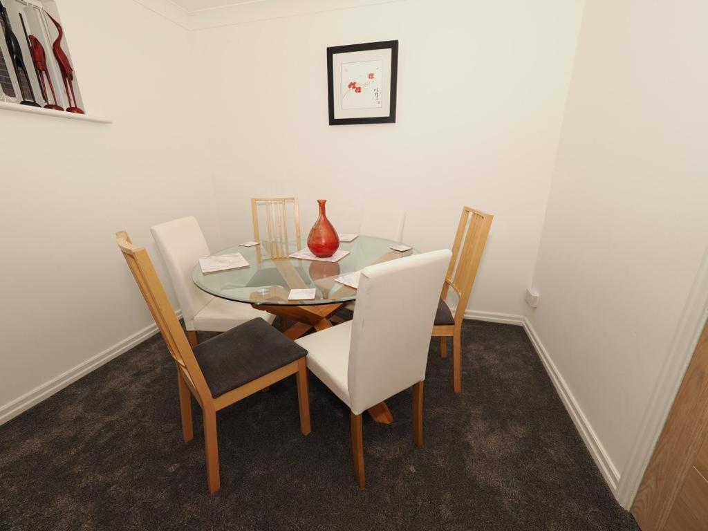 Three-Bedroom House photo 2