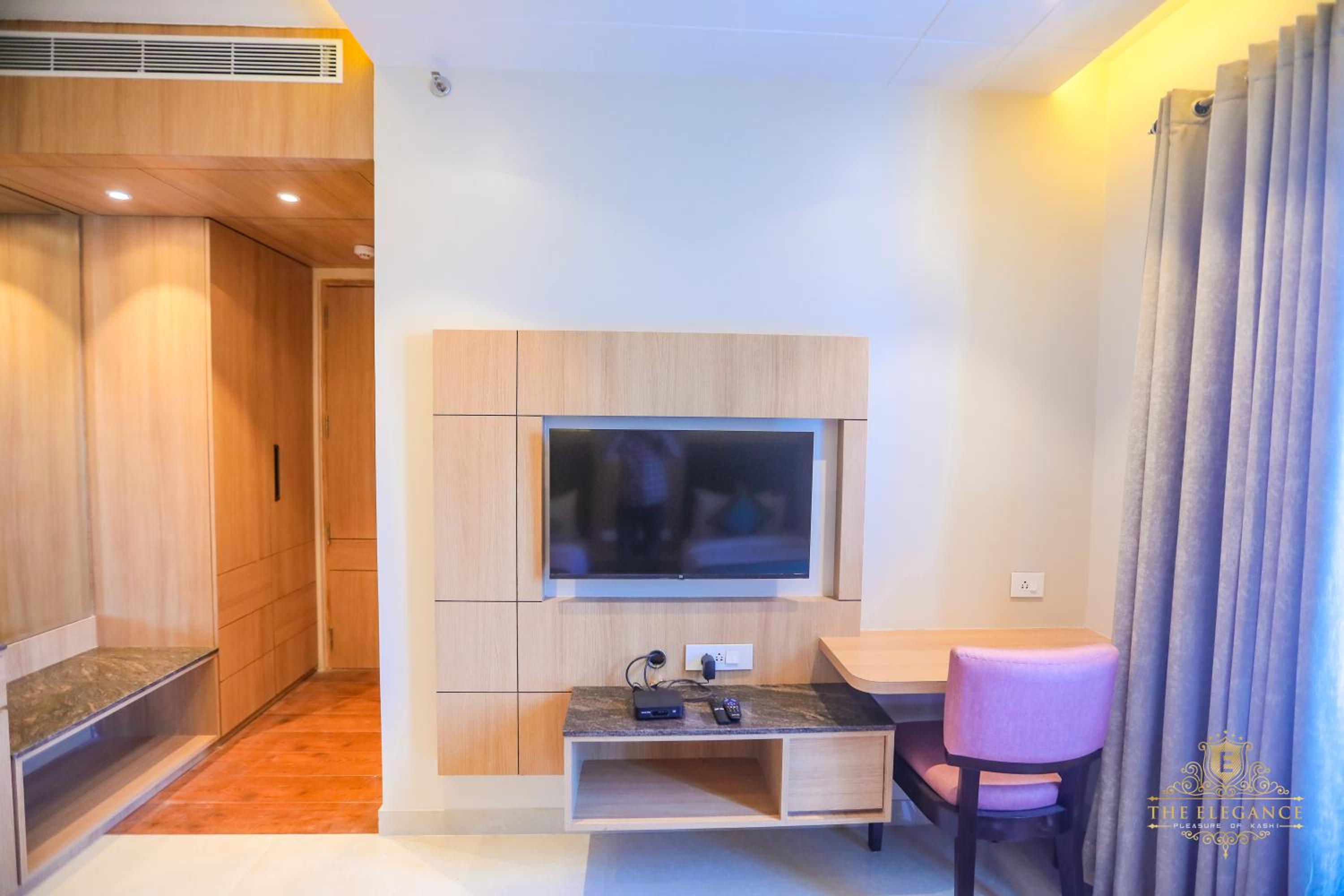 Suite with City View photo 2