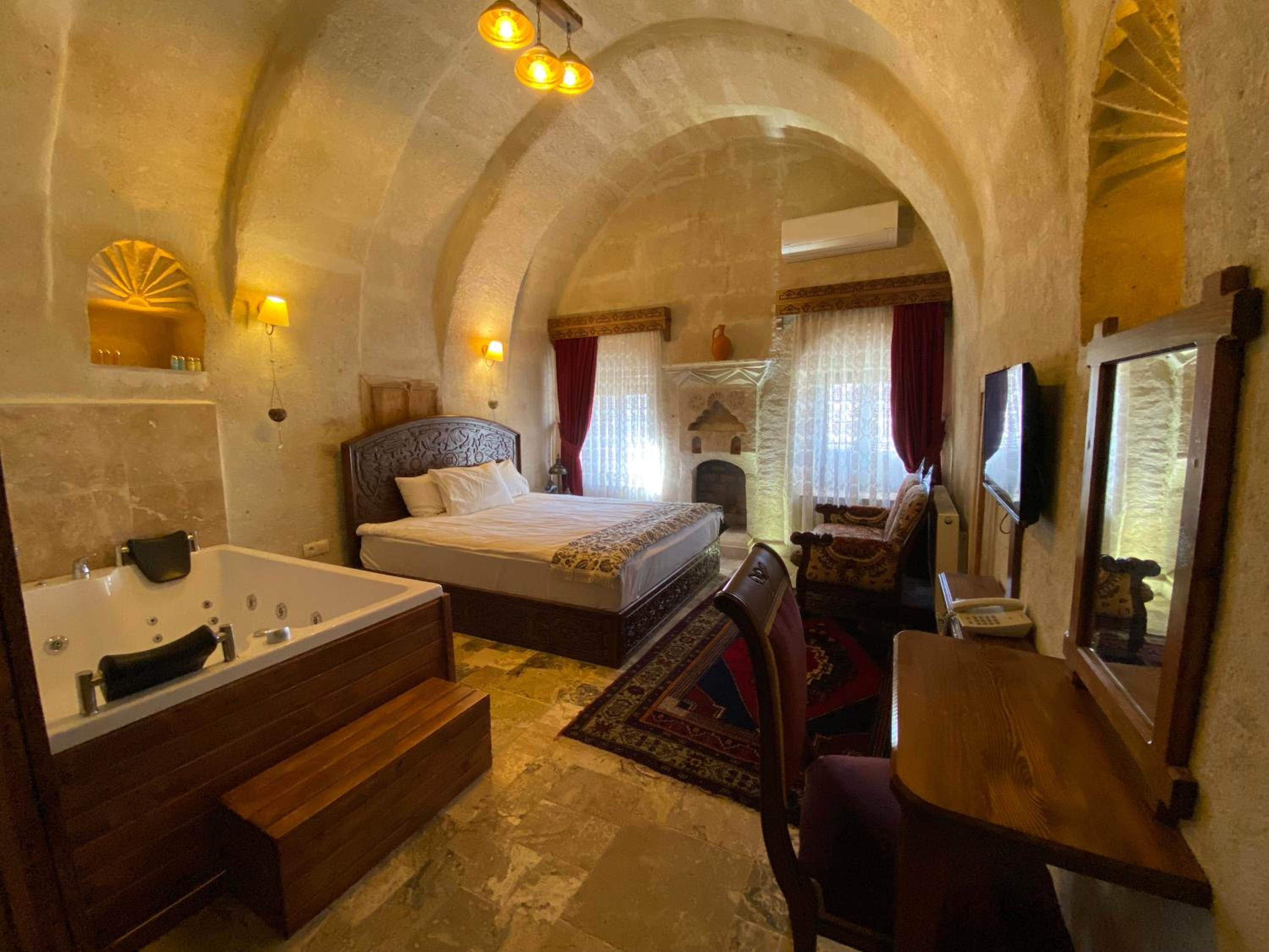 Deluxe King Room photo 1