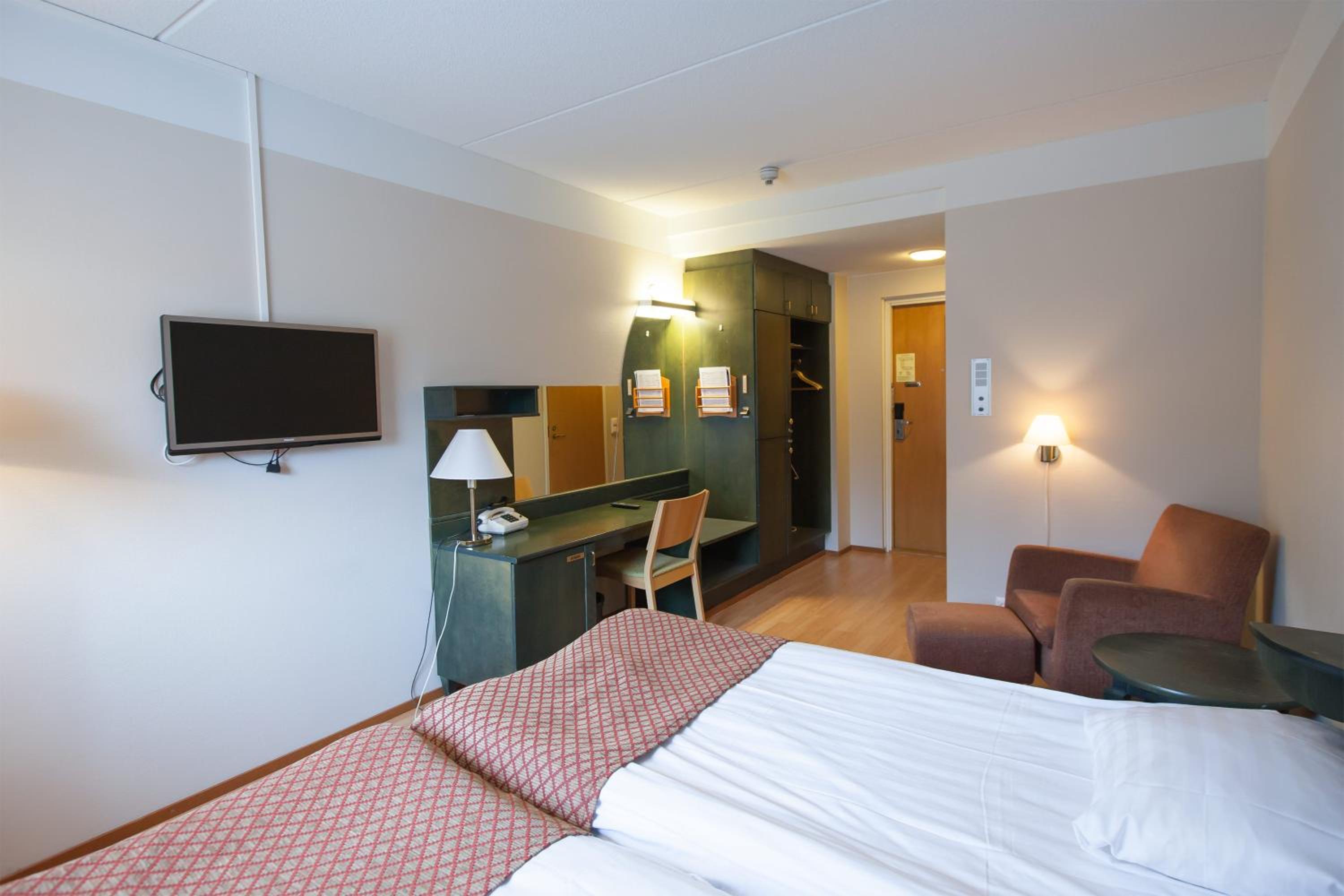 Economy Twin Room - Photo 2