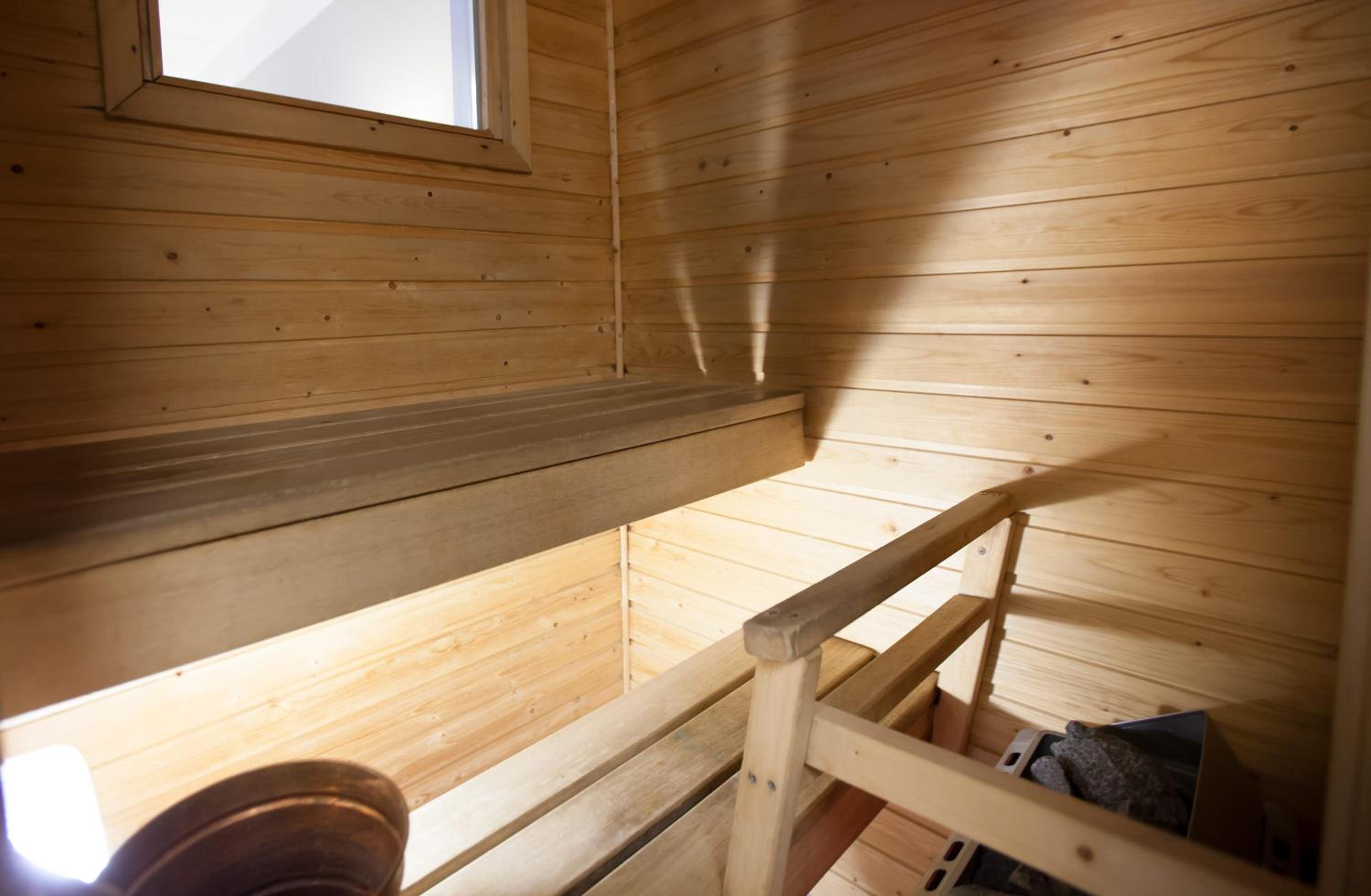 Family Room with Sauna - Photo 3