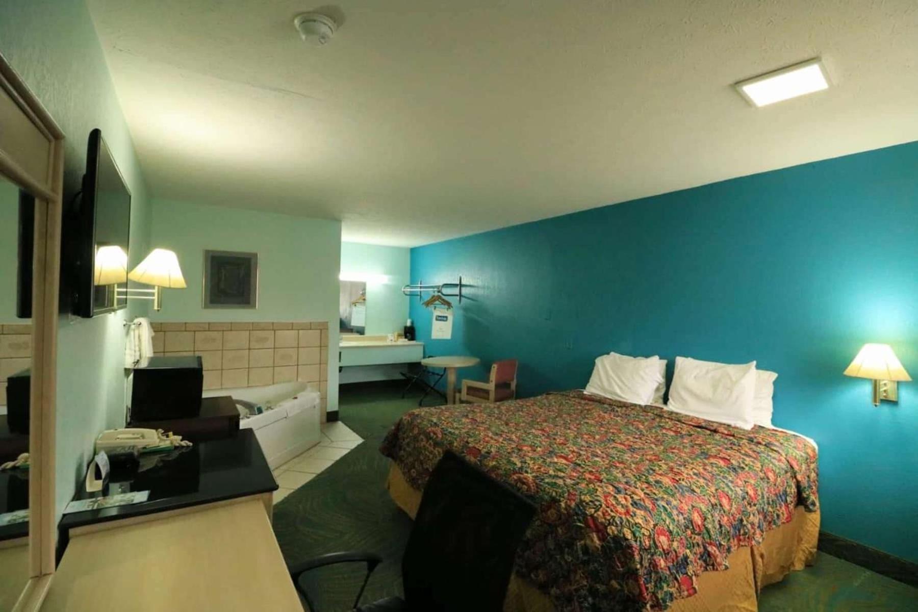 Deluxe King Suite
