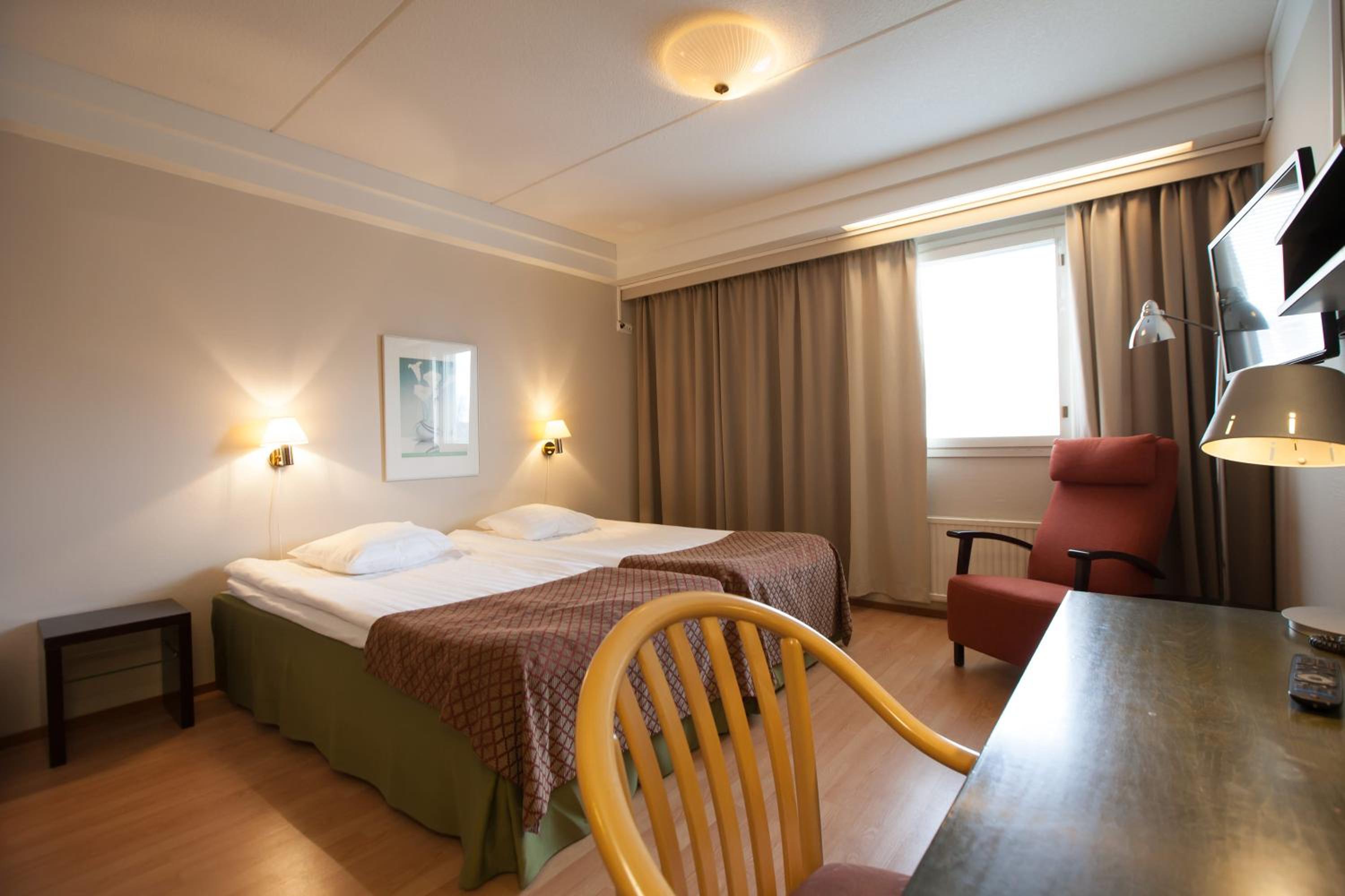 Economy Twin Room - Photo 3