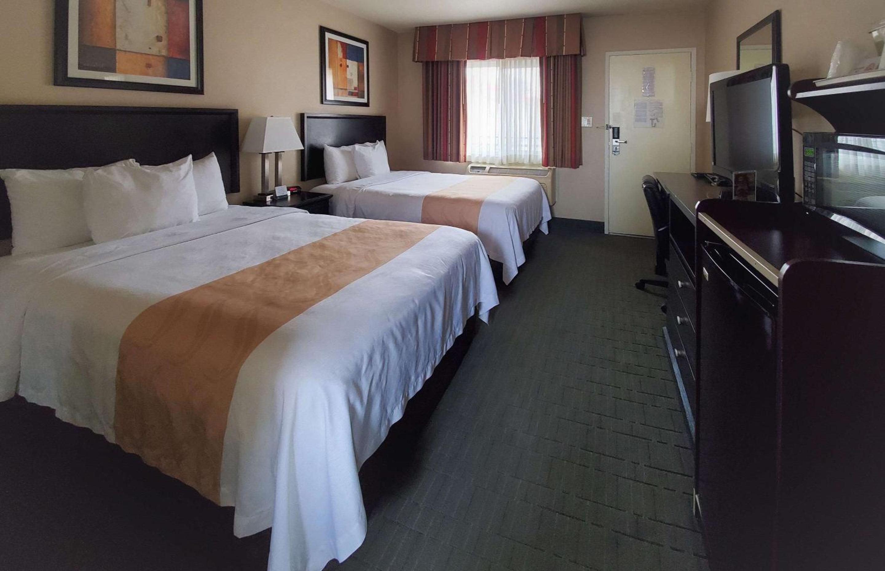 Standard Room, 2 Queen Beds, Balcony, Non Smoking  - Photo 5