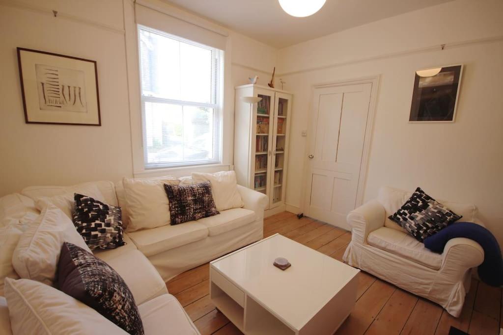 One-Bedroom House photo 1