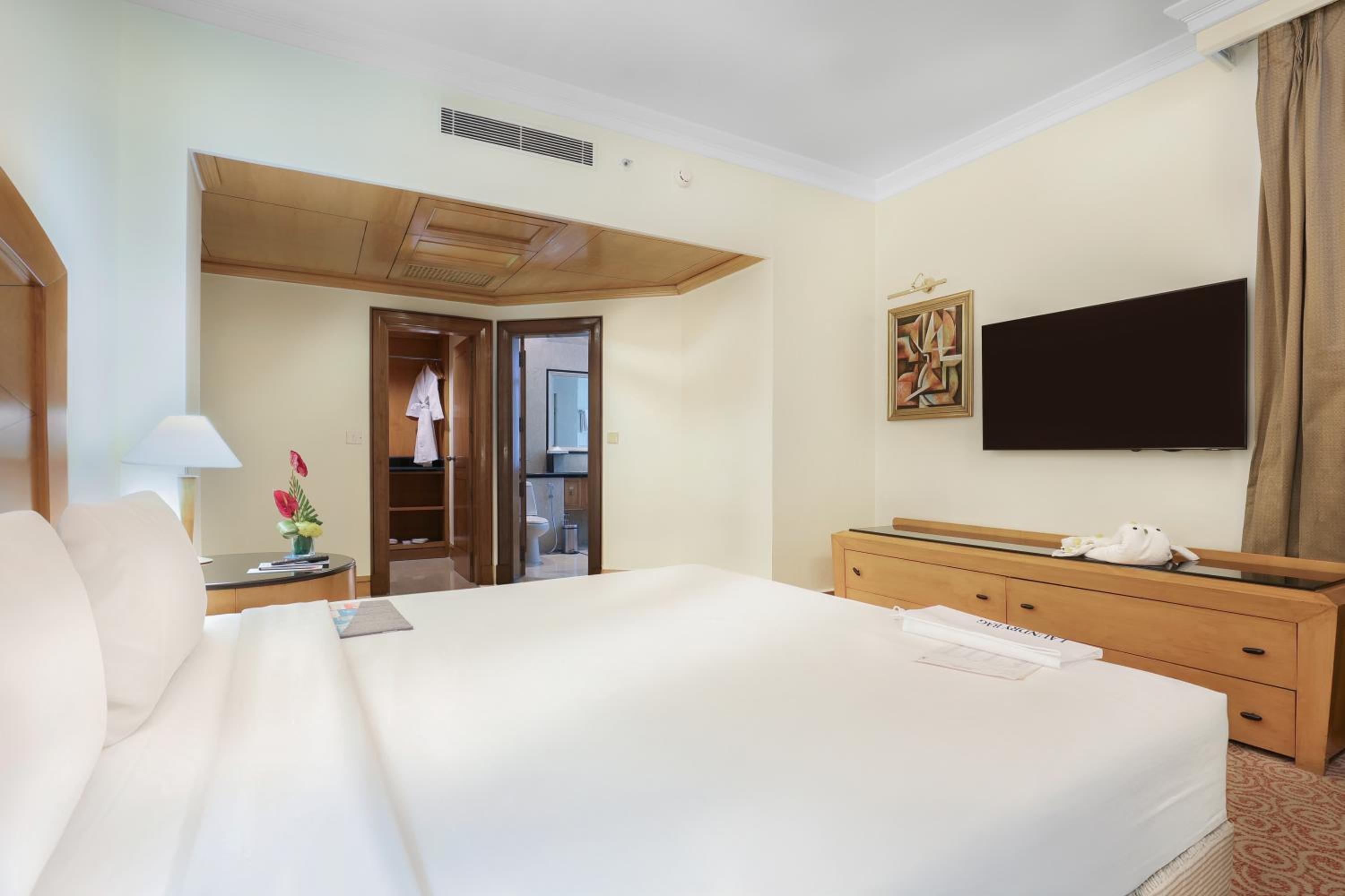 Executive Suite with One way airport transfers, 15% Discount on F& Soft Beverages Executive Suite with One way airport transfers, 15% Discount on F& Soft Beverages