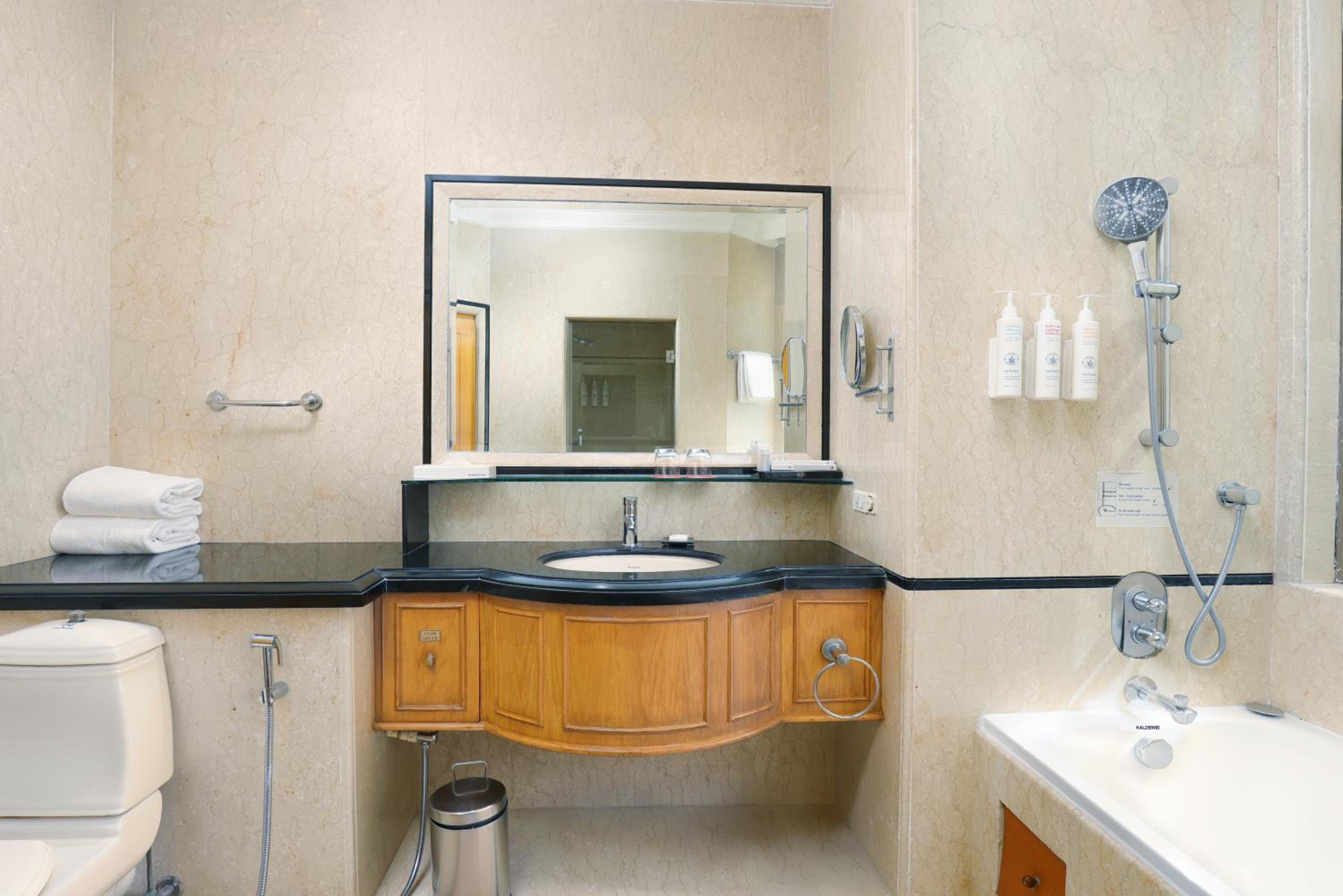 Executive Suite with One way airport transfers, 15% Discount on F& Soft Beverages Executive Suite with One way airport transfers, 15% Discount on F& Soft Beverages