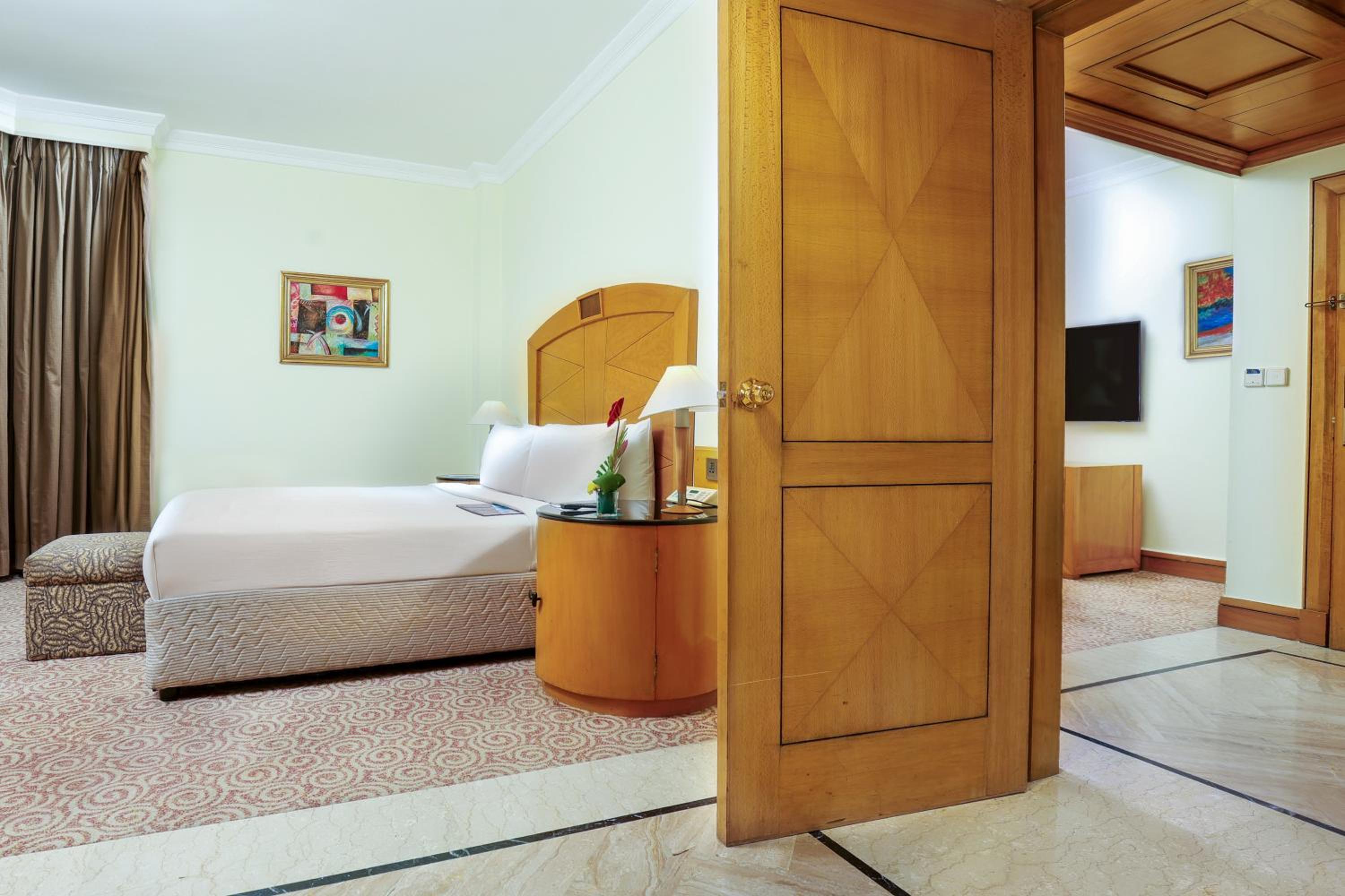 Executive Suite with One way airport transfers, 15% Discount on F& Soft Beverages Executive Suite with One way airport transfers, 15% Discount on F& Soft Beverages