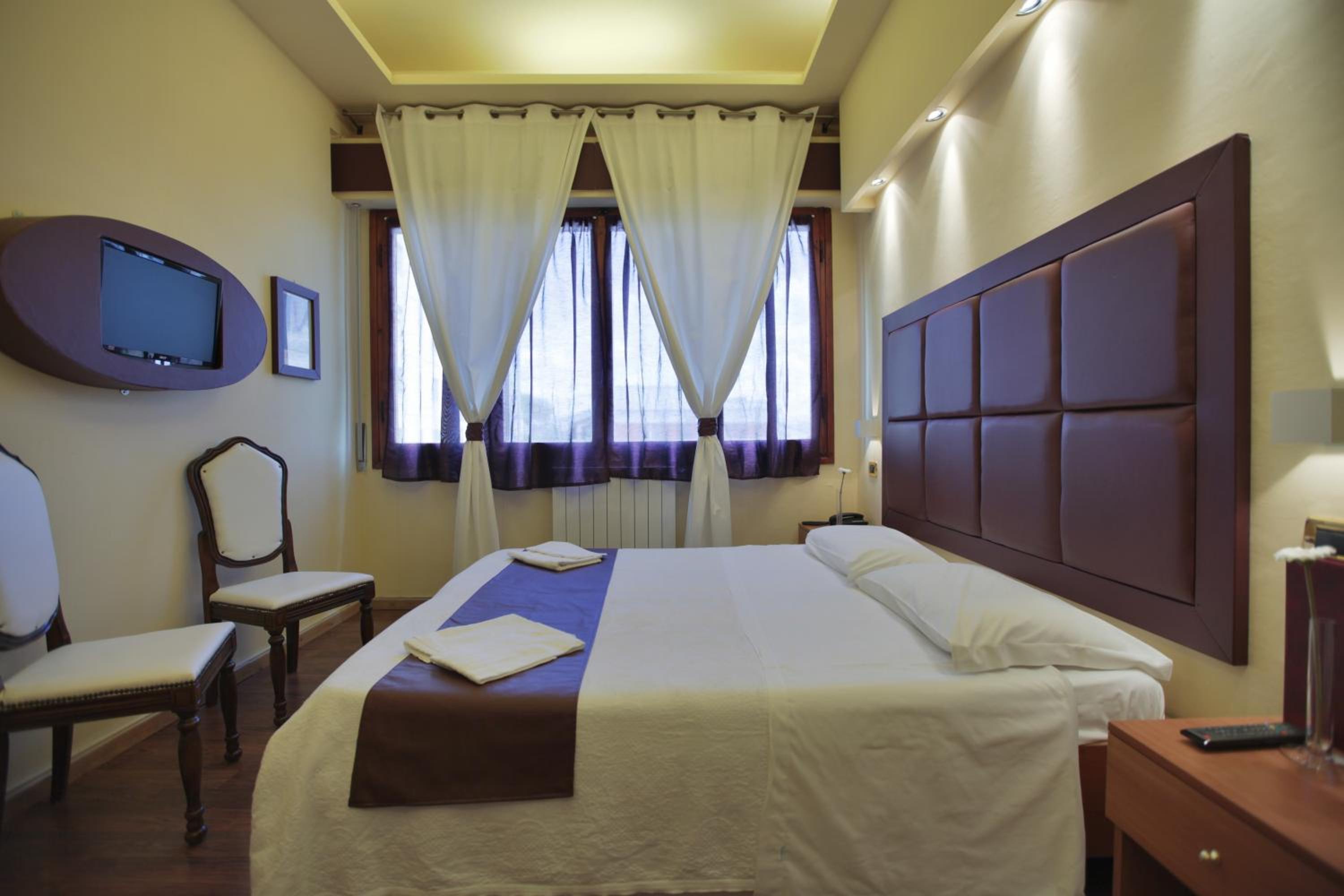 Double or Twin Room photo 3